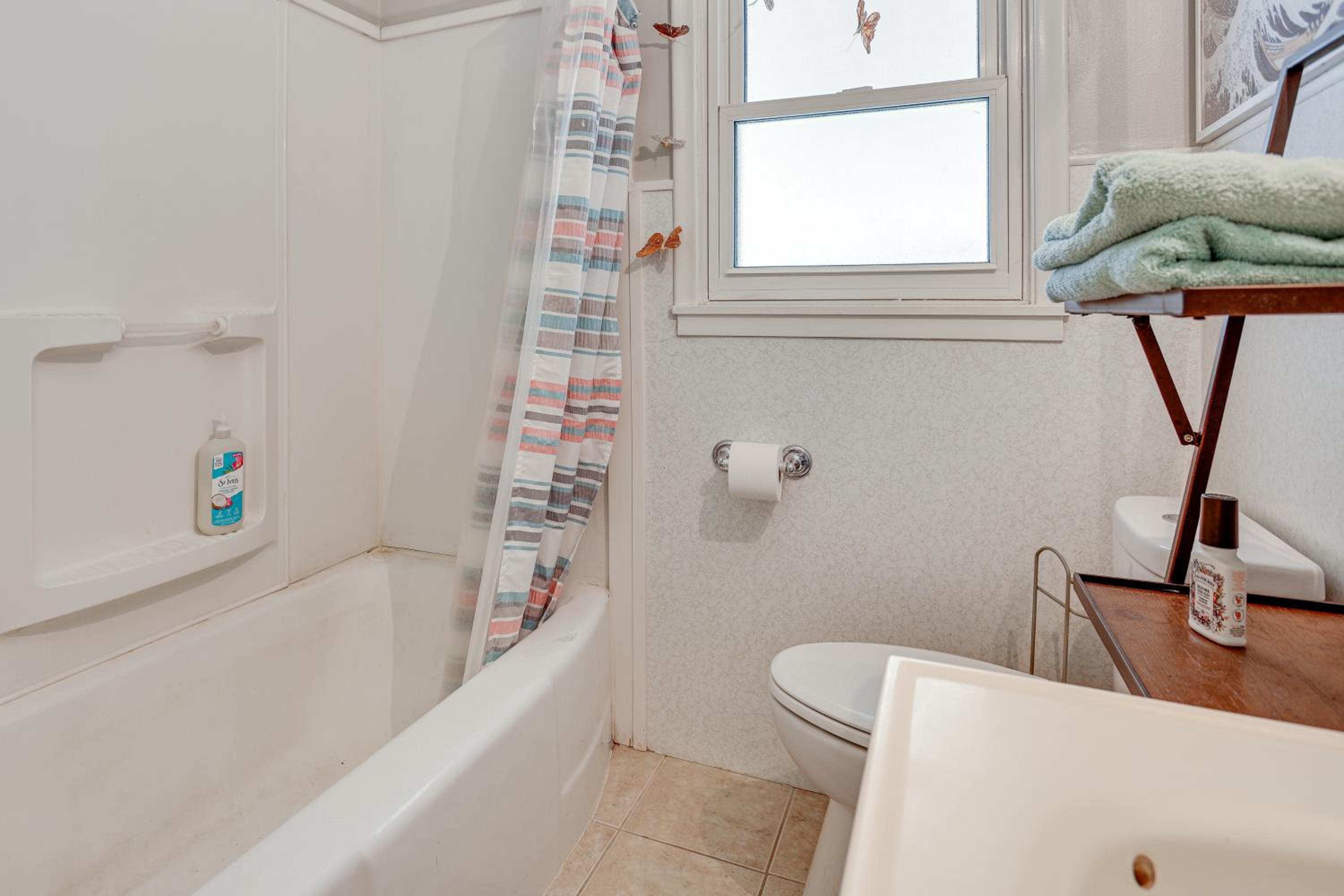 Apt 3 Mi to Dtwn Ogden! Pet-Friendly Backyard