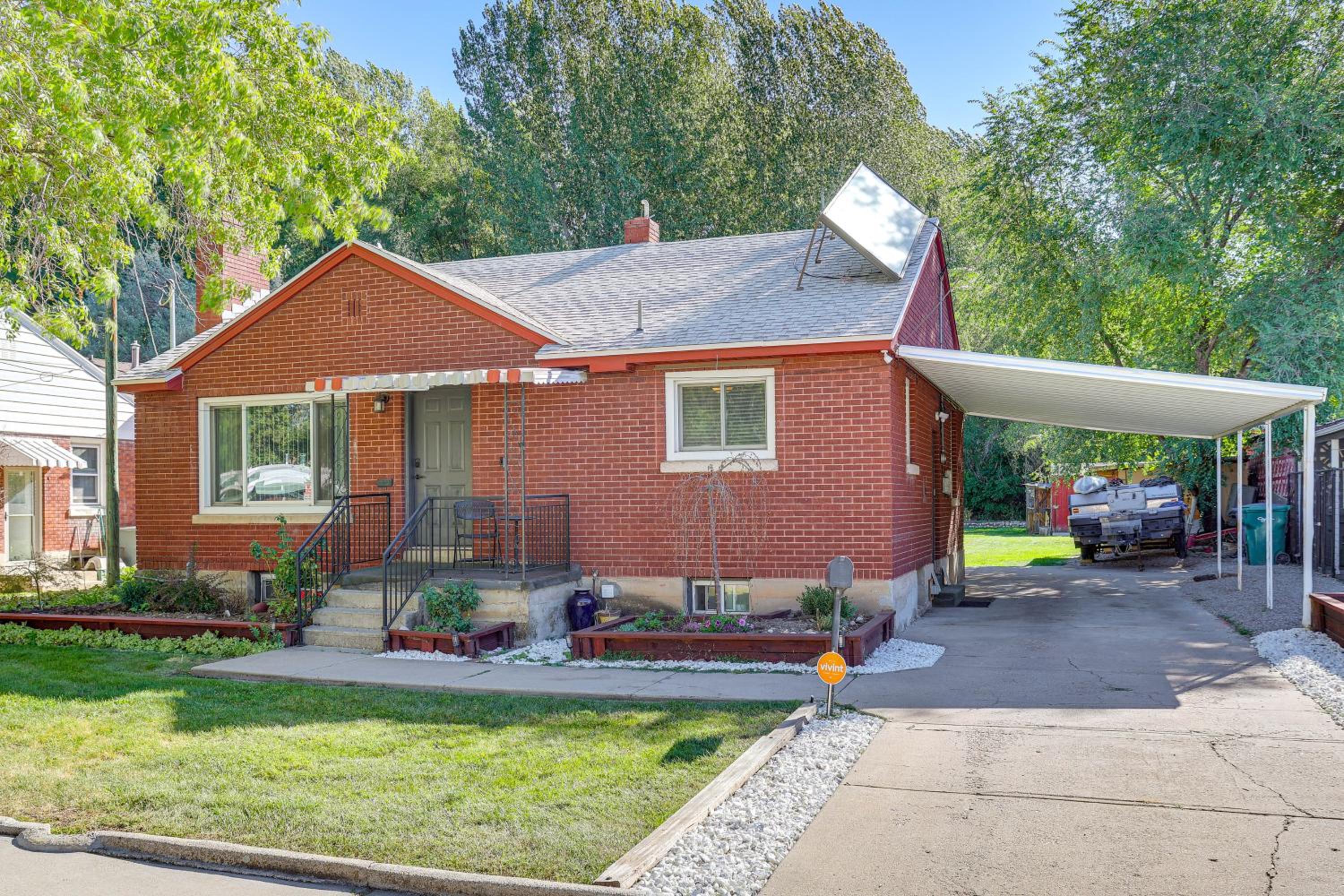 Apt 3 Mi to Dtwn Ogden! Pet-Friendly Backyard