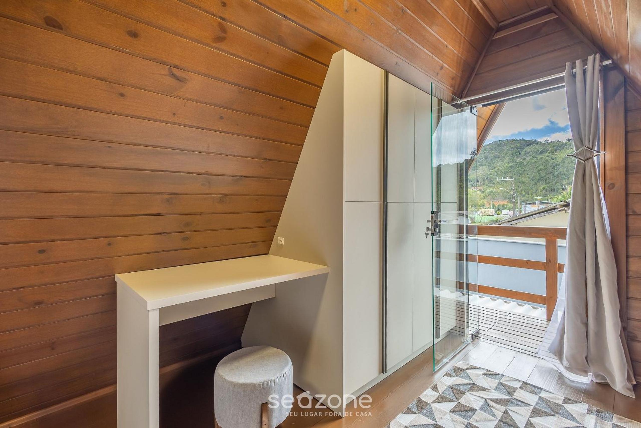 Comfortable and Sophisticated Accommodations Just Minutes from the Beach - VIL