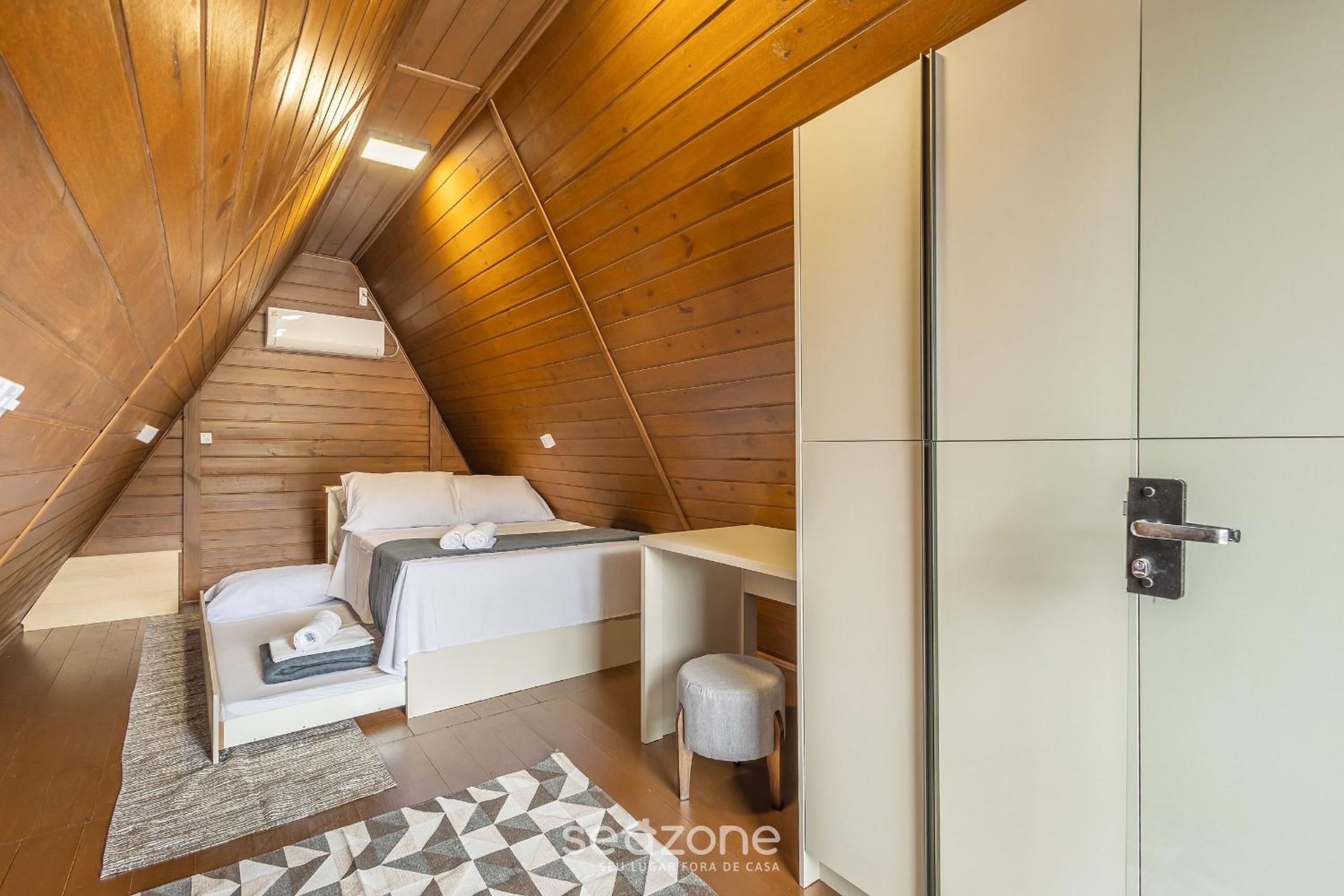 Comfortable and Sophisticated Accommodations Just Minutes from the Beach - VIL