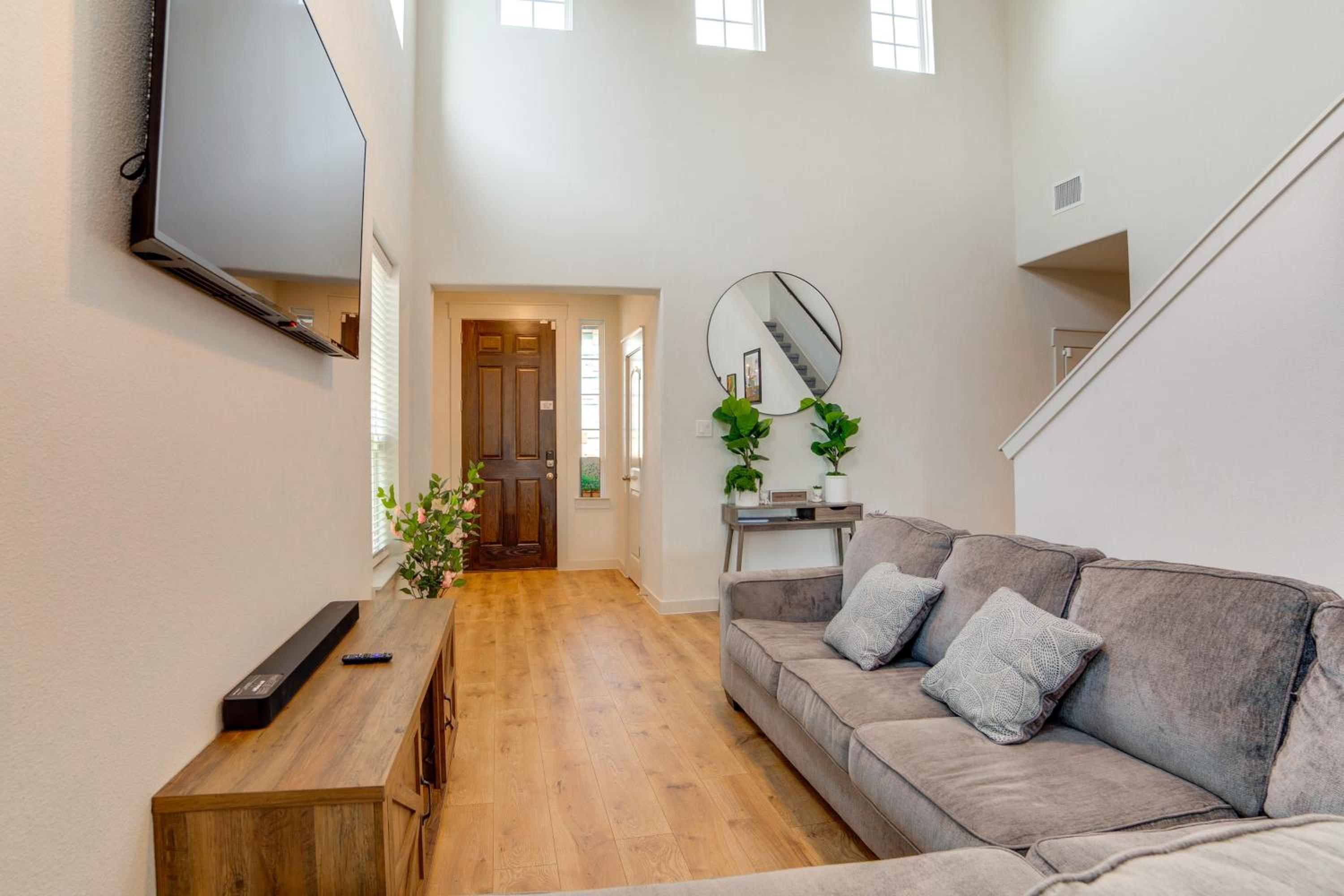 Yard and Office Spacious Family Home in Forney