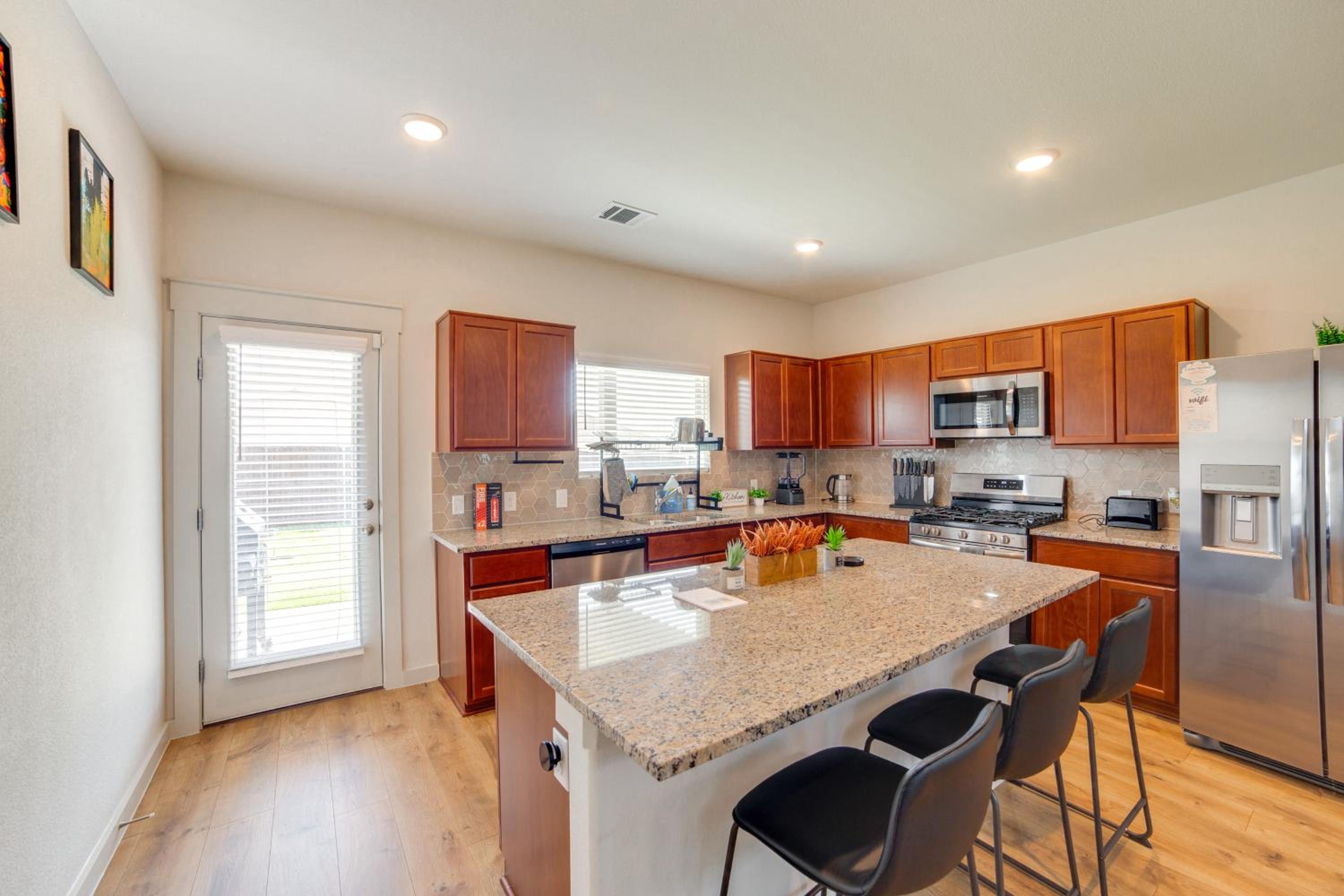Yard and Office Spacious Family Home in Forney