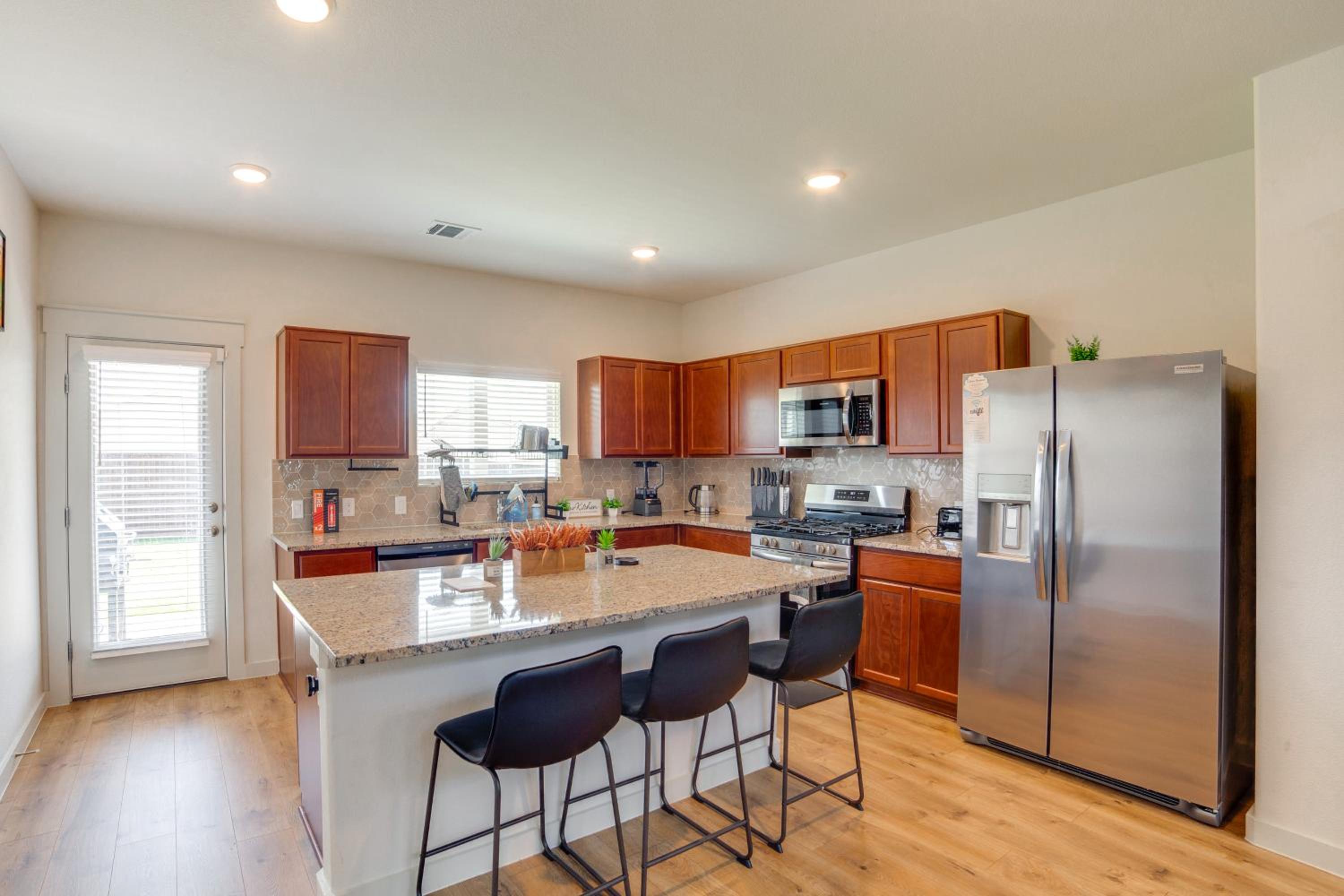 Yard and Office Spacious Family Home in Forney