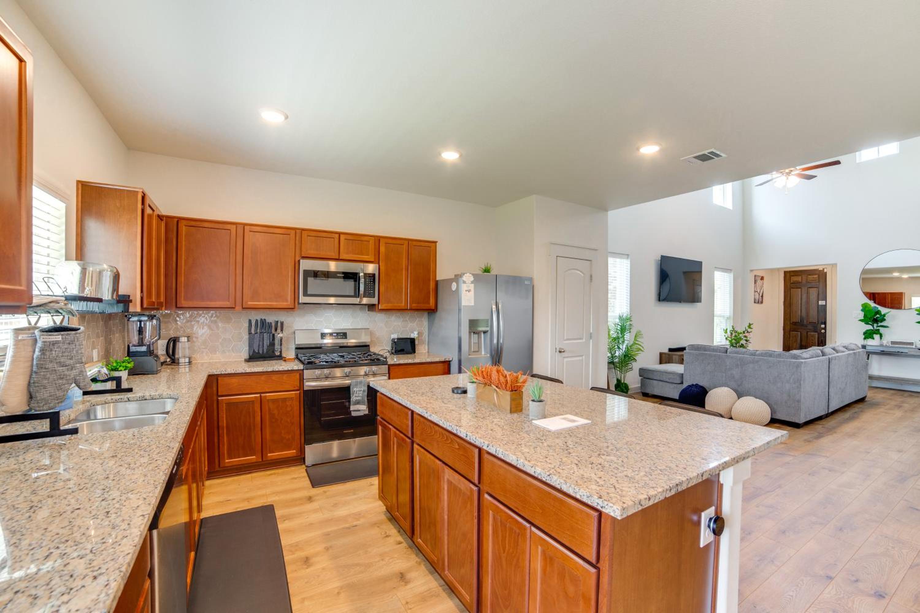 Yard and Office Spacious Family Home in Forney