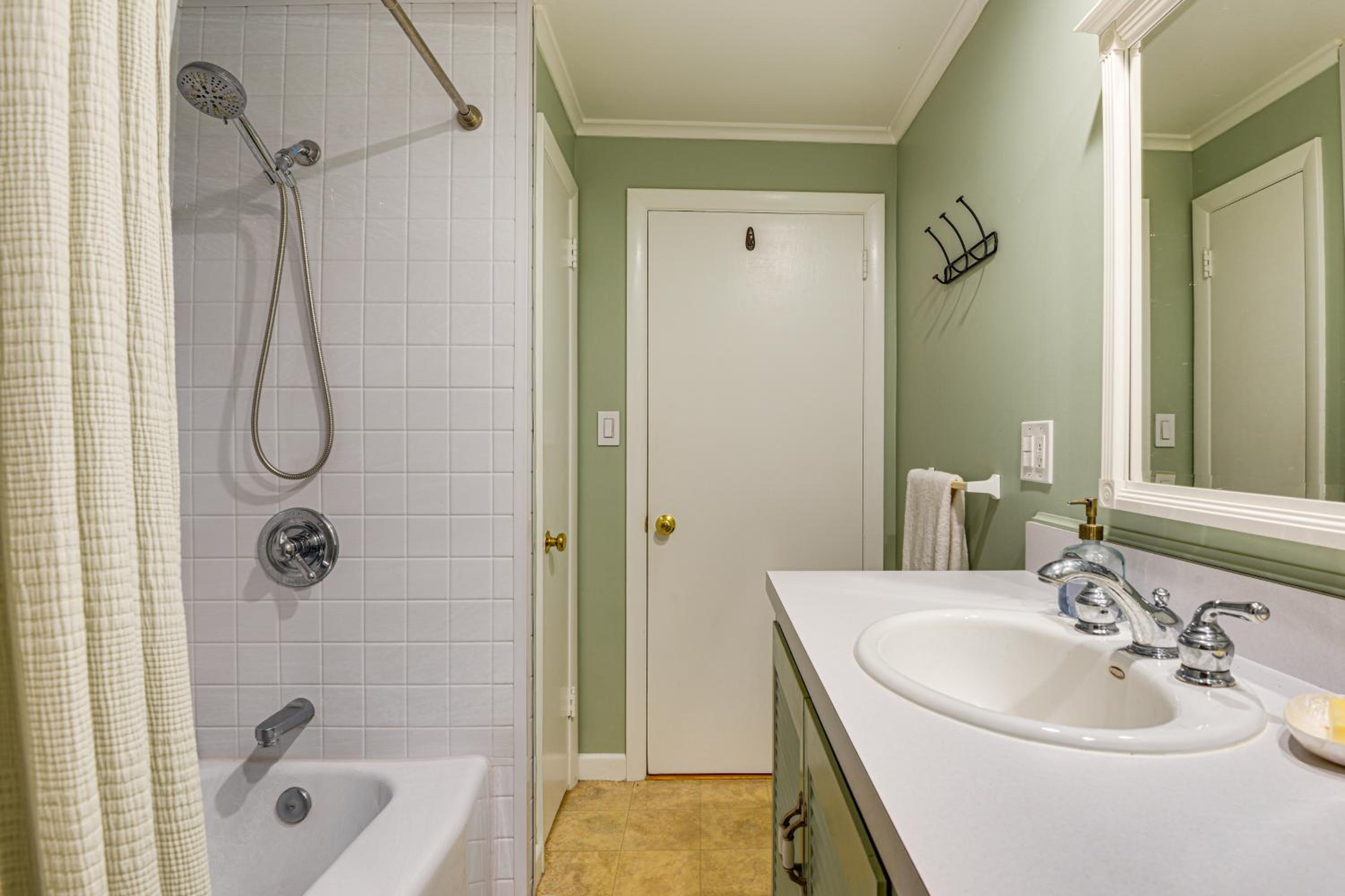 Near Main St and Festivals Peaceful Keene Getaway!