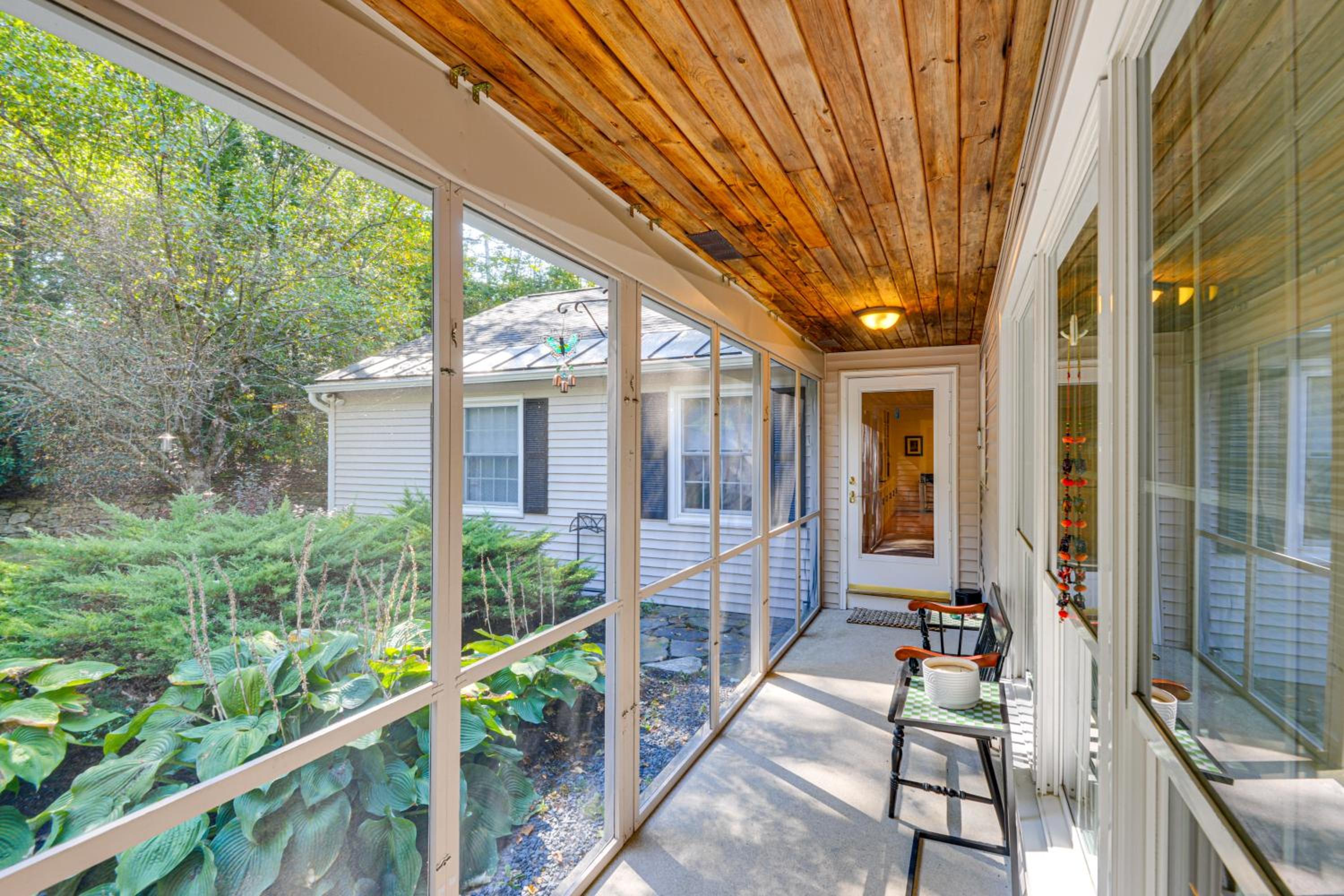 Near Main St and Festivals Peaceful Keene Getaway!
