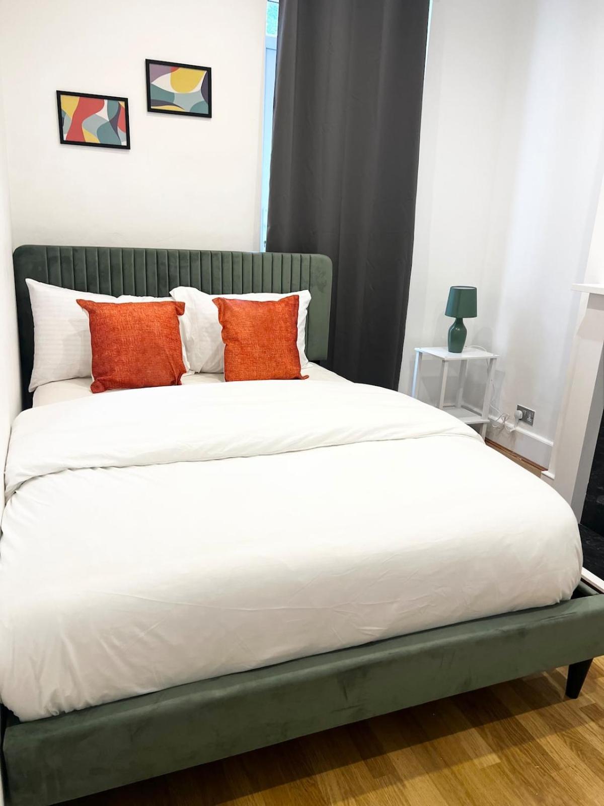 Spacious 4Bedroom - 10mins to London Bridge with Parking & Garden