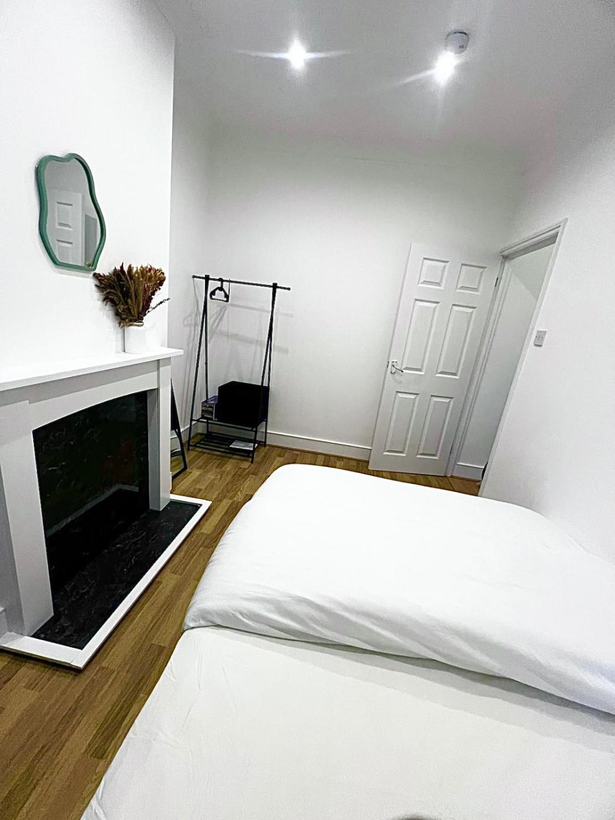 Spacious 4Bedroom - 10mins to London Bridge with Parking & Garden