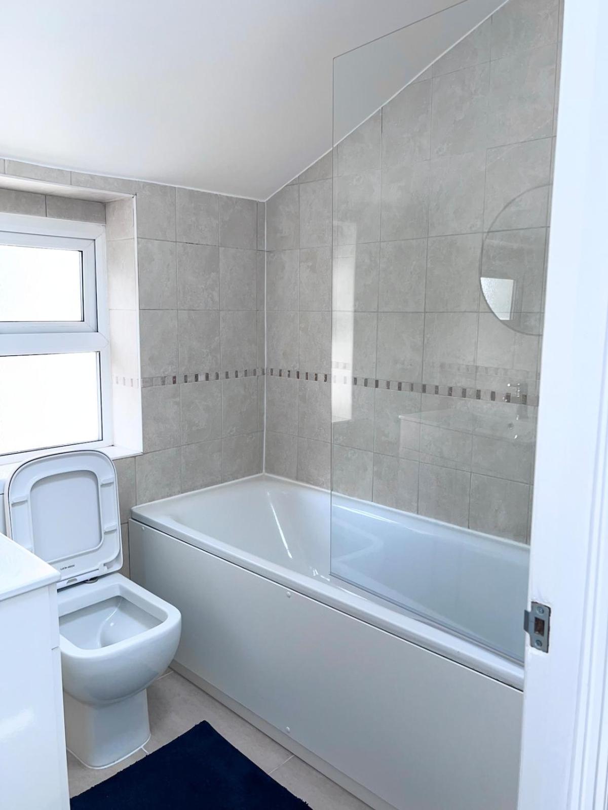 Spacious 4Bedroom - 10mins to London Bridge with Parking & Garden