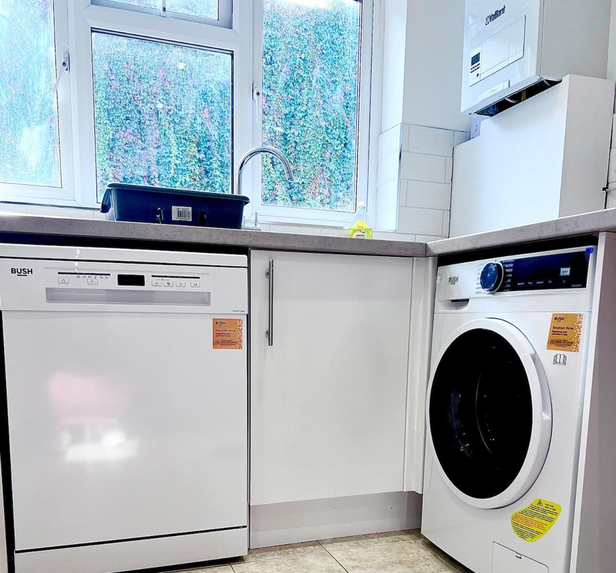 Spacious 4Bedroom - 10mins to London Bridge with Parking & Garden
