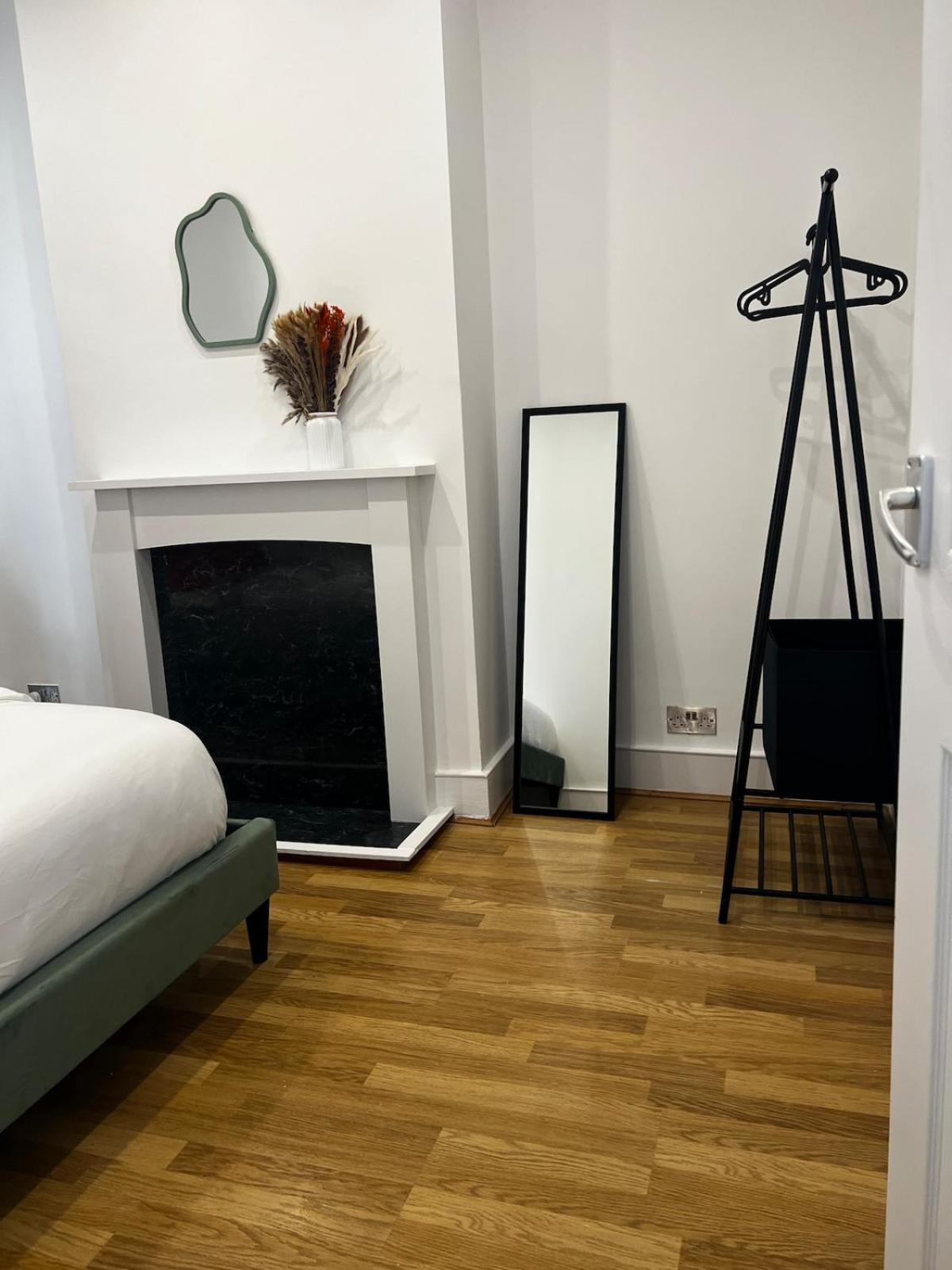 Spacious 4Bedroom - 10mins to London Bridge with Parking & Garden