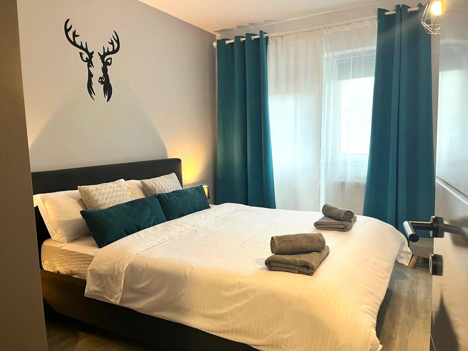 Deer House - Fireplace 1BR near Sinaia Plaza
