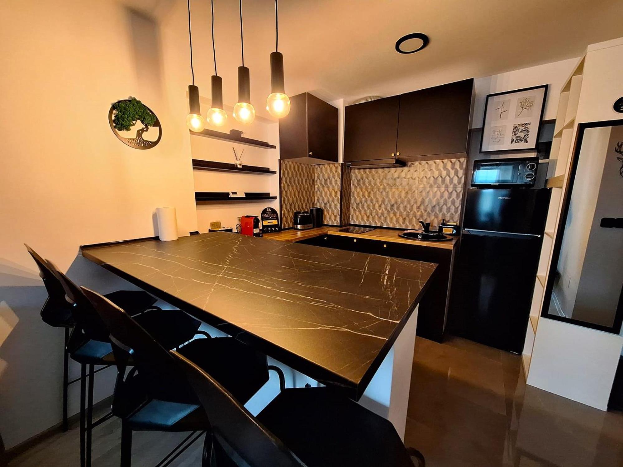 Deer House - Fireplace 1BR near Sinaia Plaza