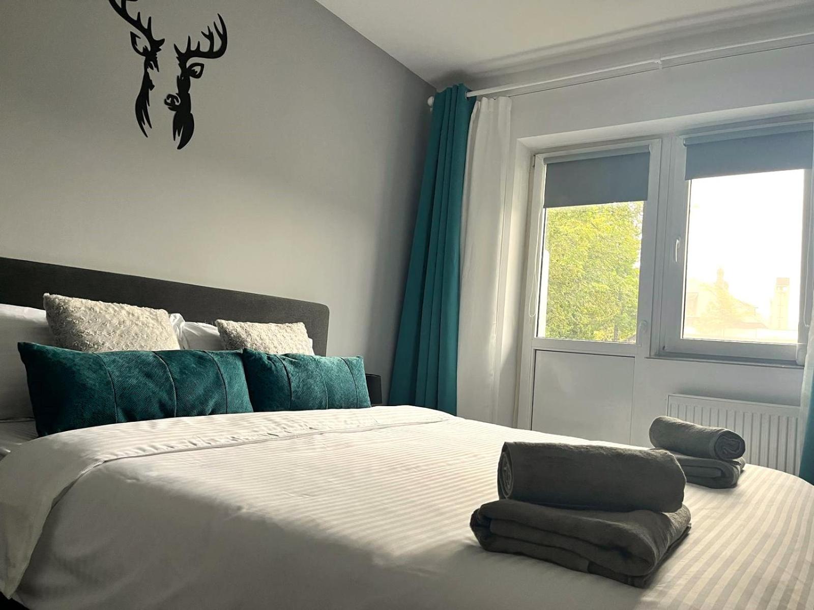 Deer House - Fireplace 1BR near Sinaia Plaza