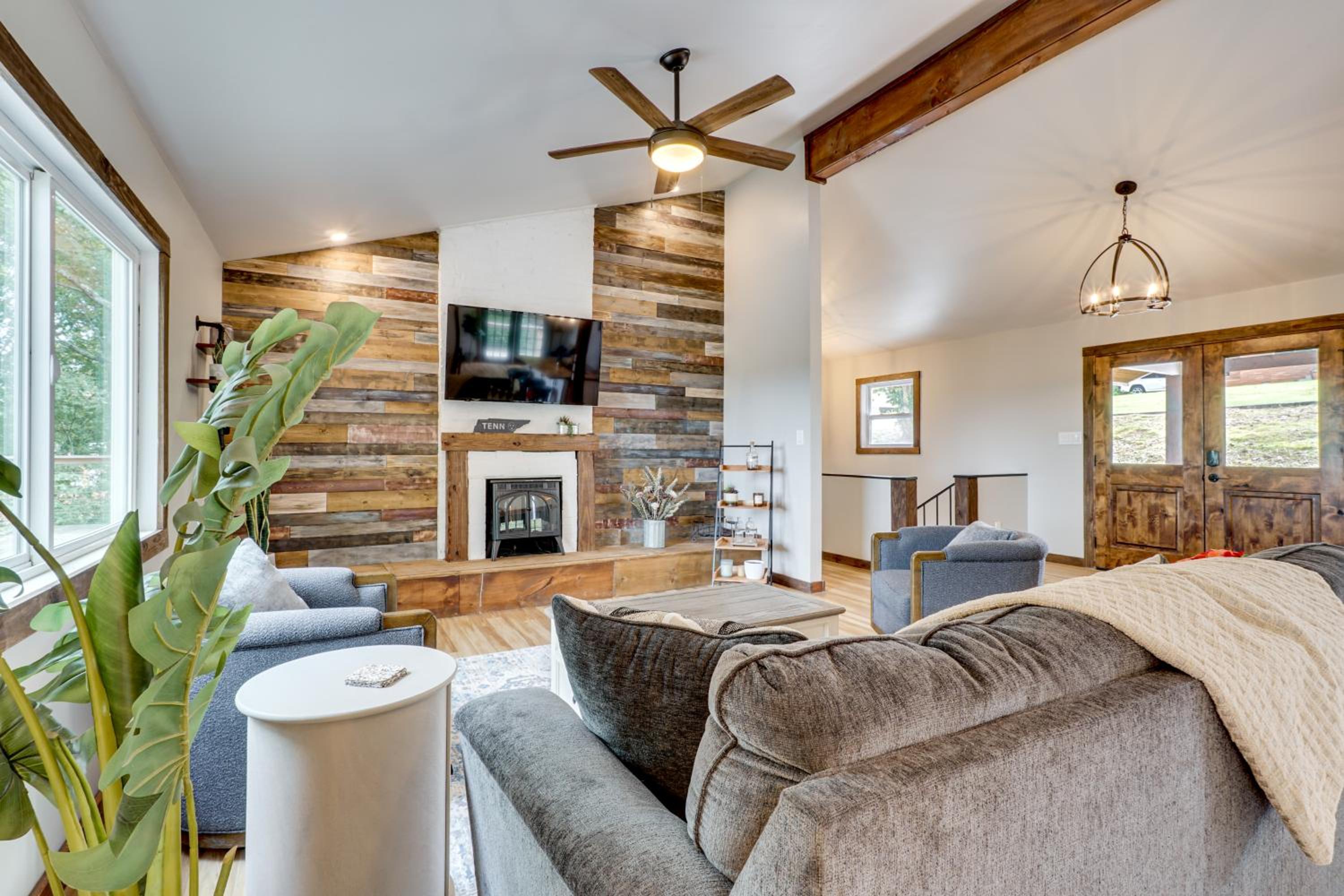 1 Mi to Dtwn Loudon Spacious River-View Home