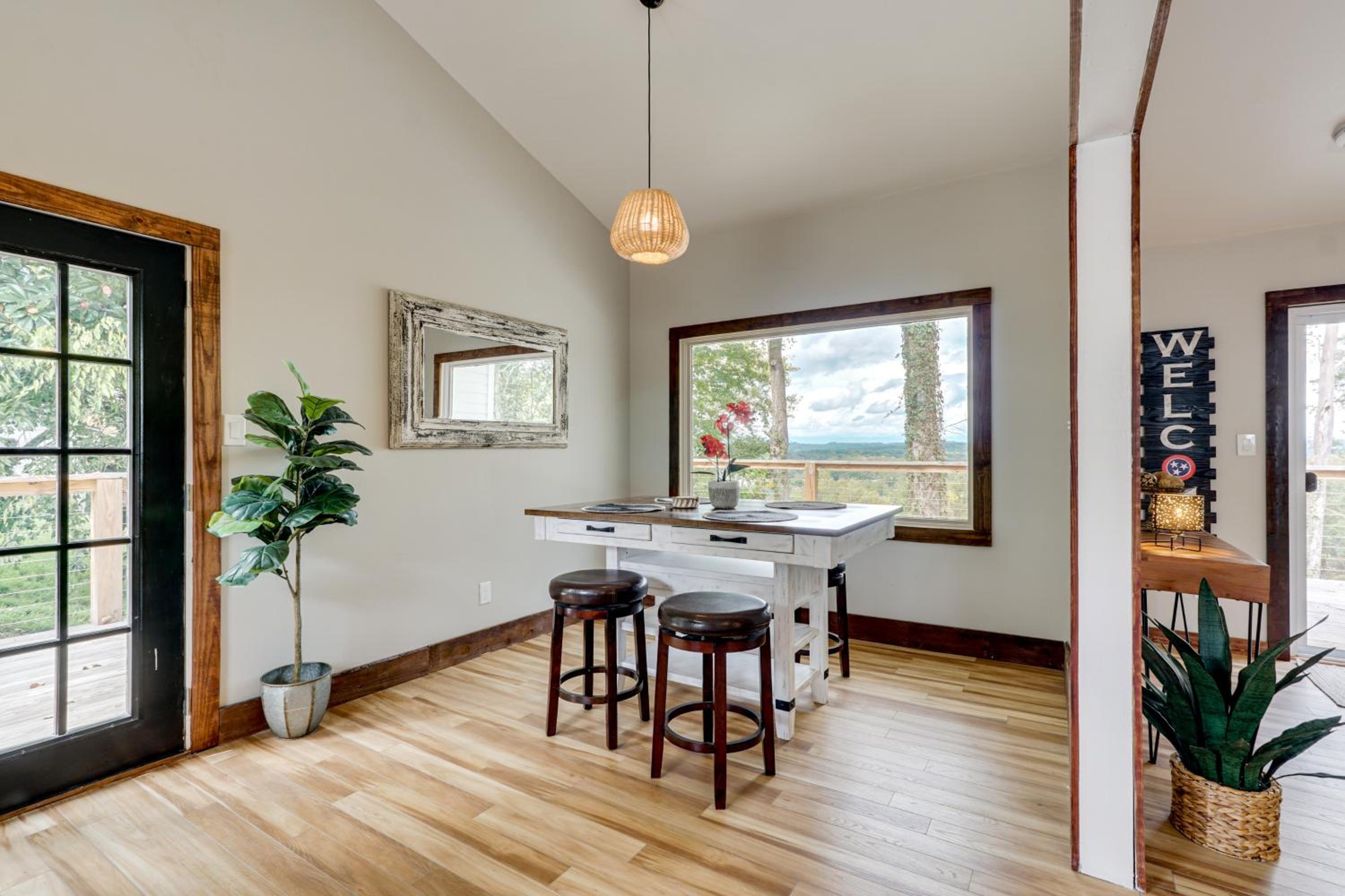 1 Mi to Dtwn Loudon Spacious River-View Home