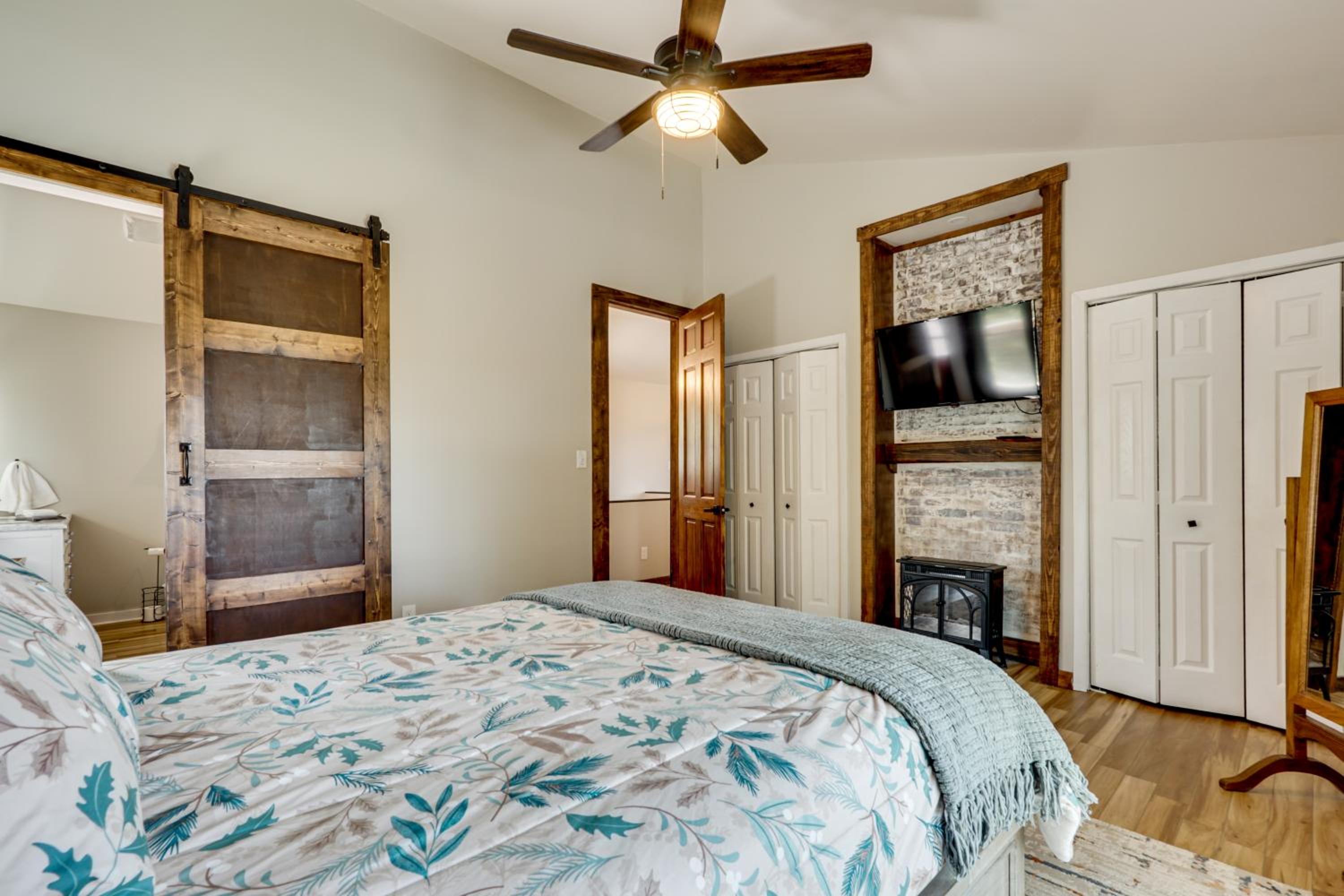 1 Mi to Dtwn Loudon Spacious River-View Home