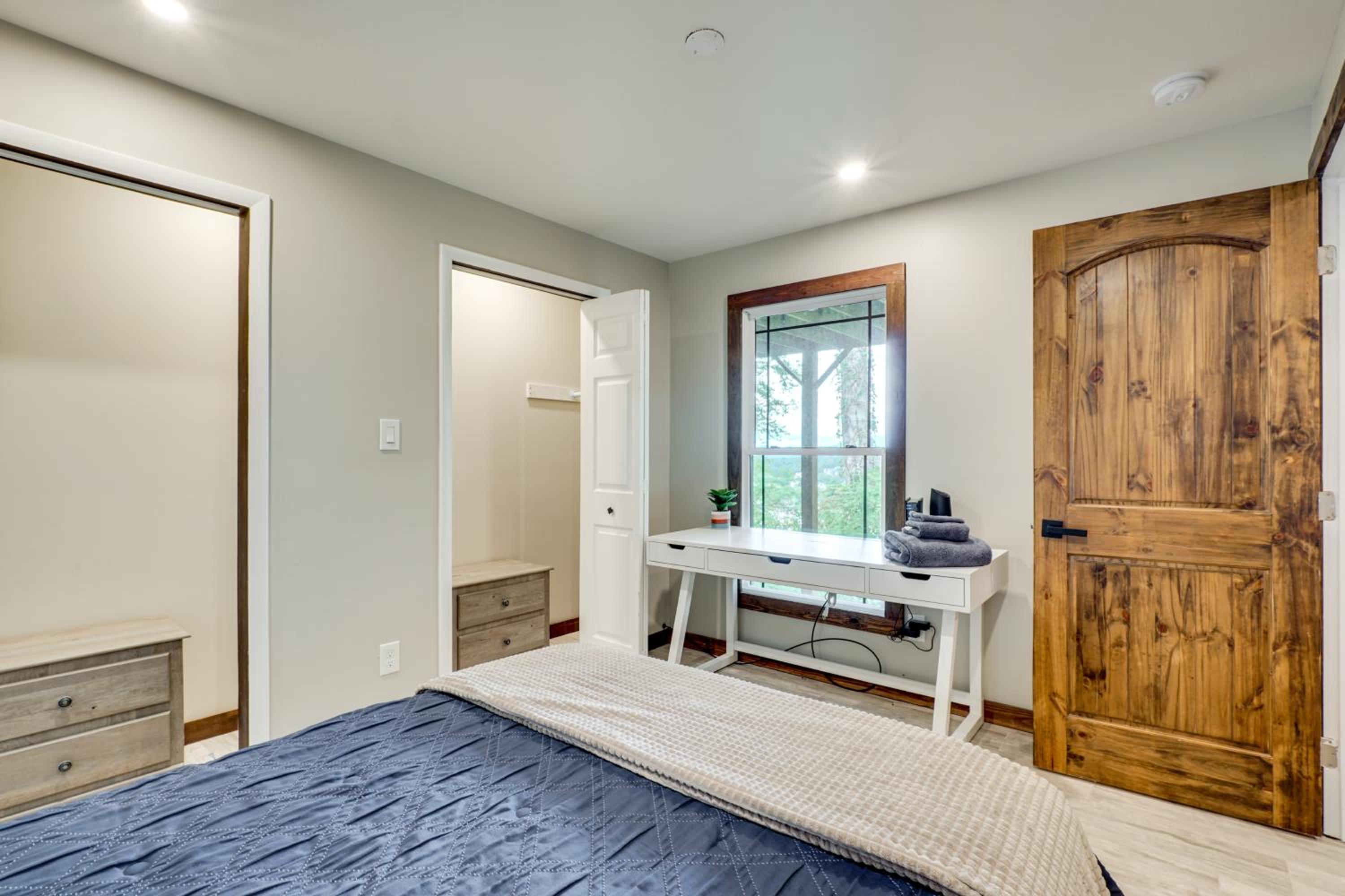 1 Mi to Dtwn Loudon Spacious River-View Home