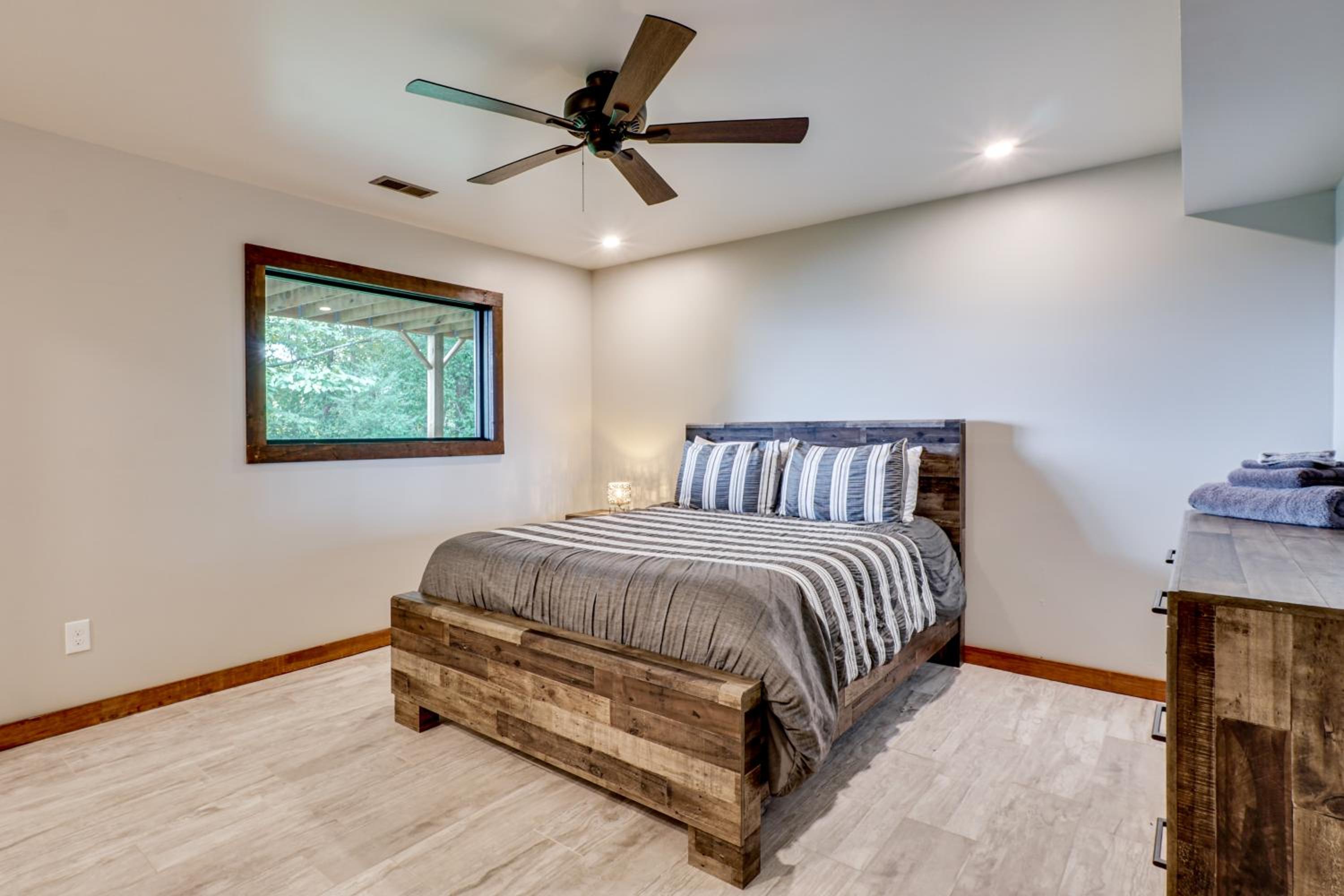 1 Mi to Dtwn Loudon Spacious River-View Home