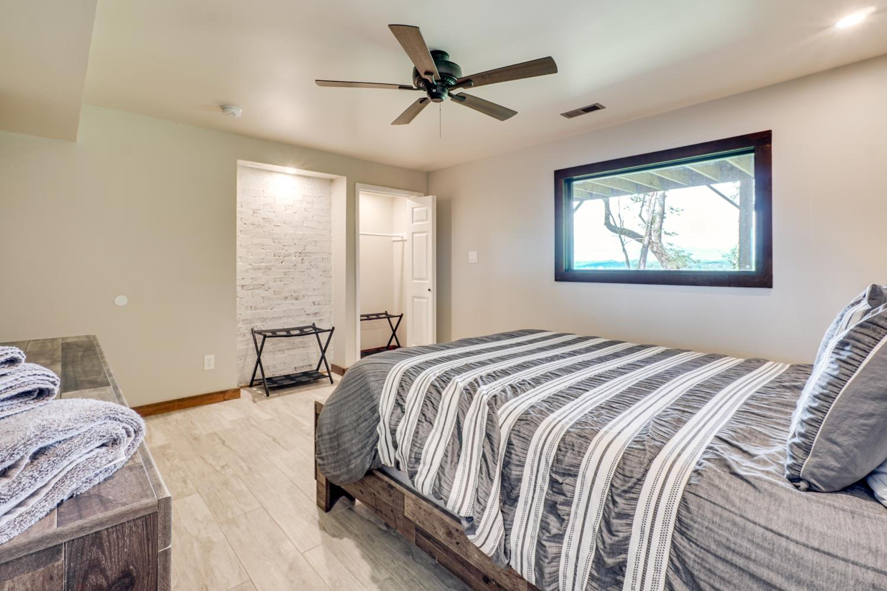 1 Mi to Dtwn Loudon Spacious River-View Home