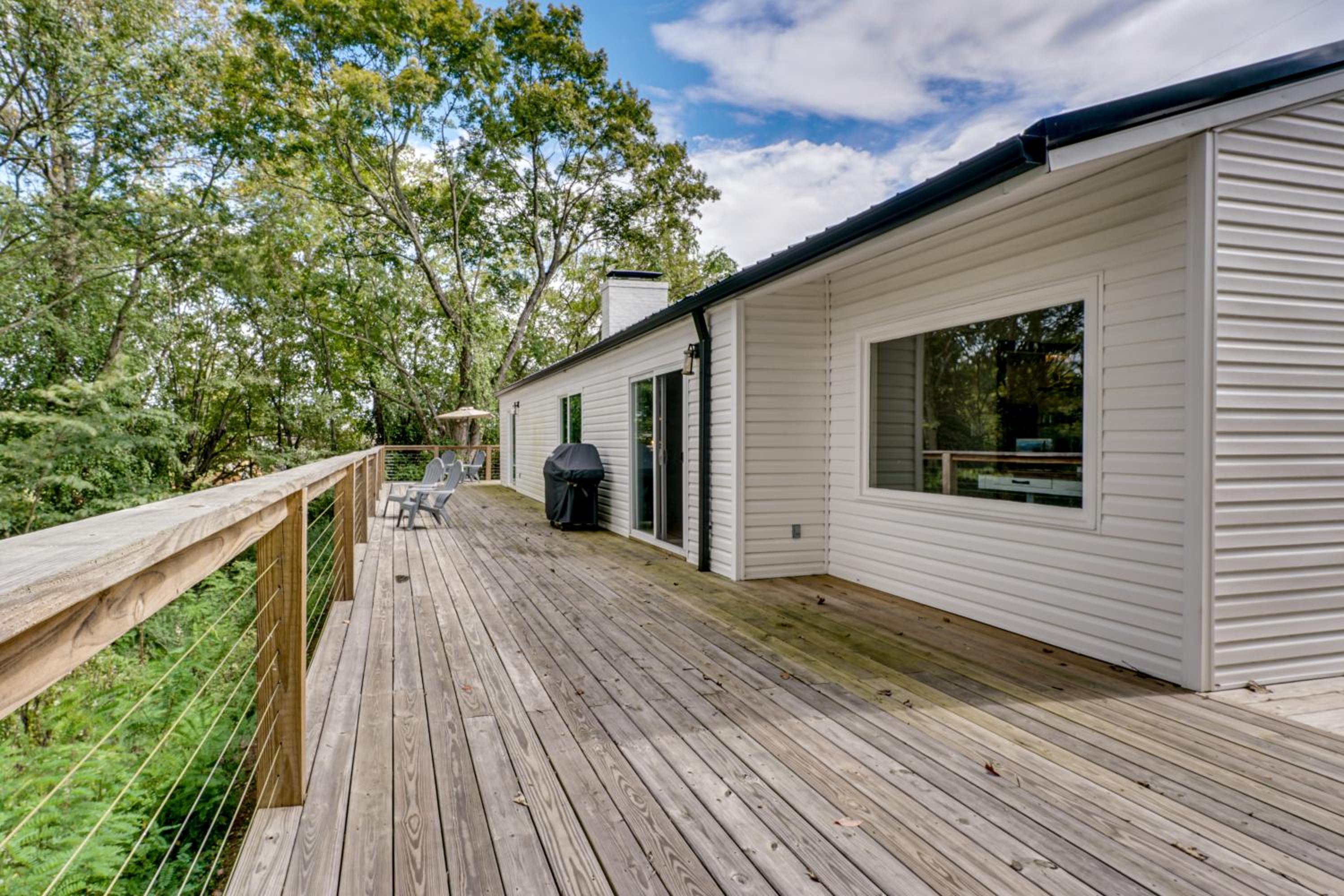 1 Mi to Dtwn Loudon Spacious River-View Home