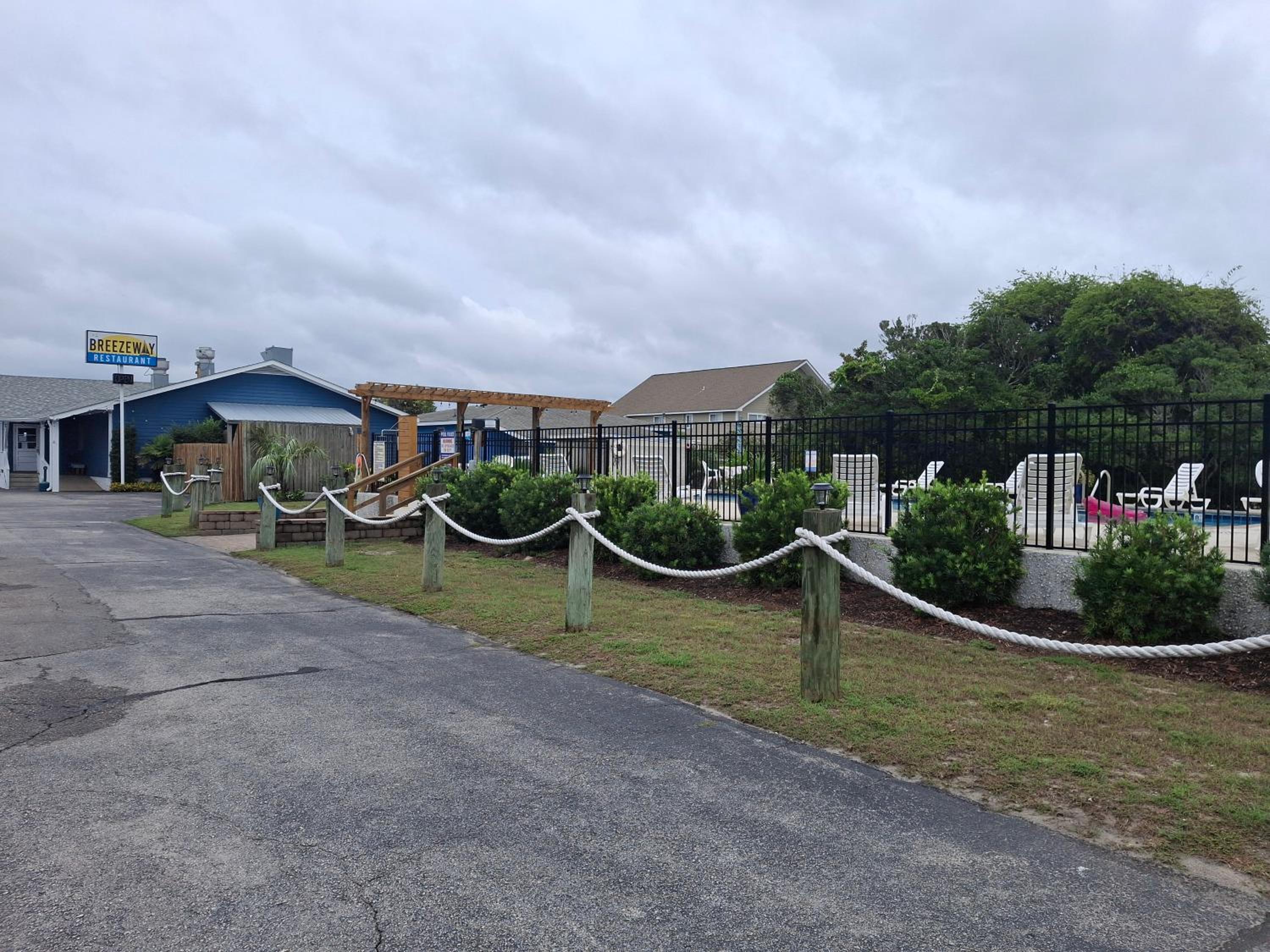 The Breezeway Motel & Resturant