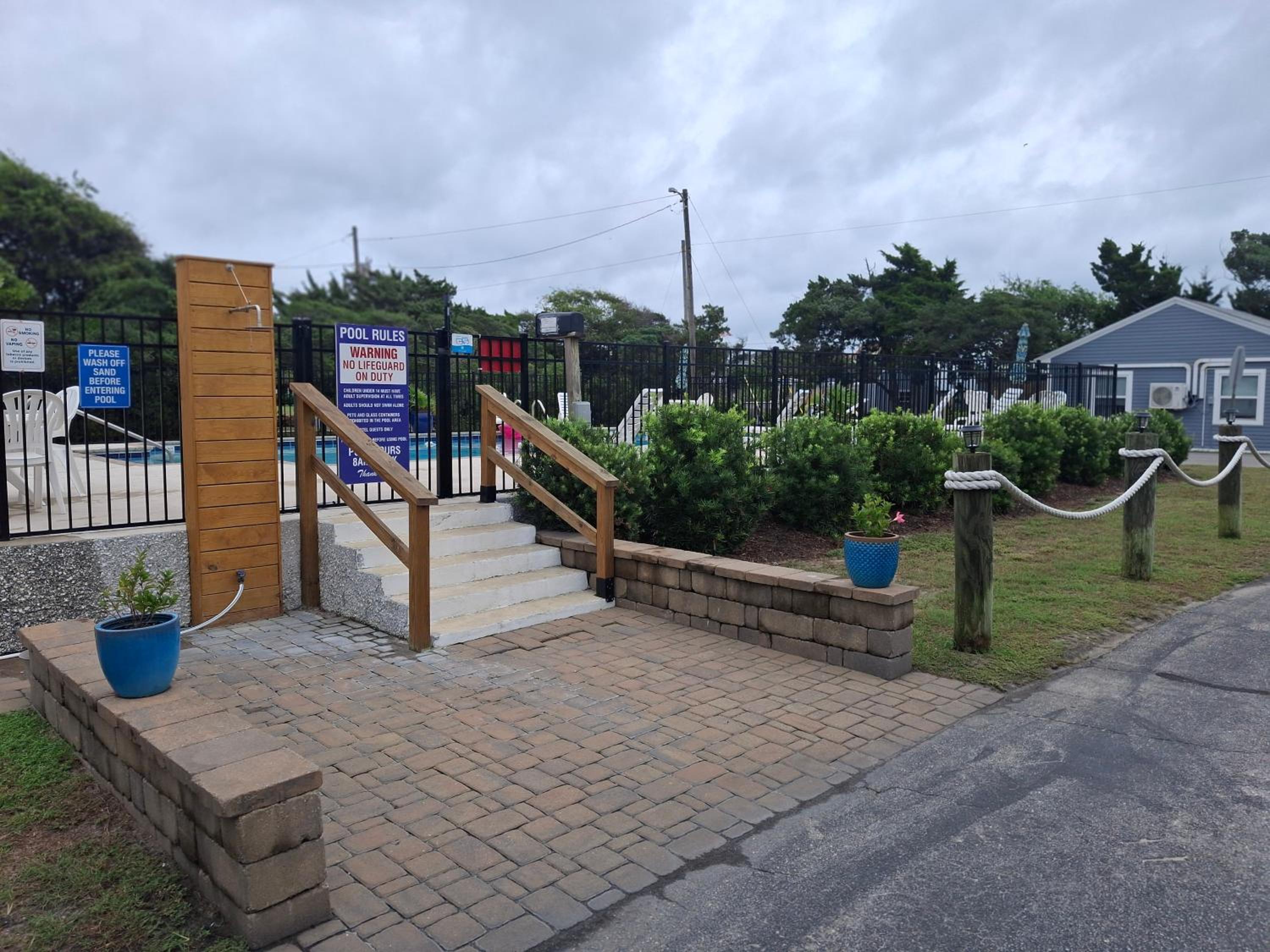 The Breezeway Motel & Resturant