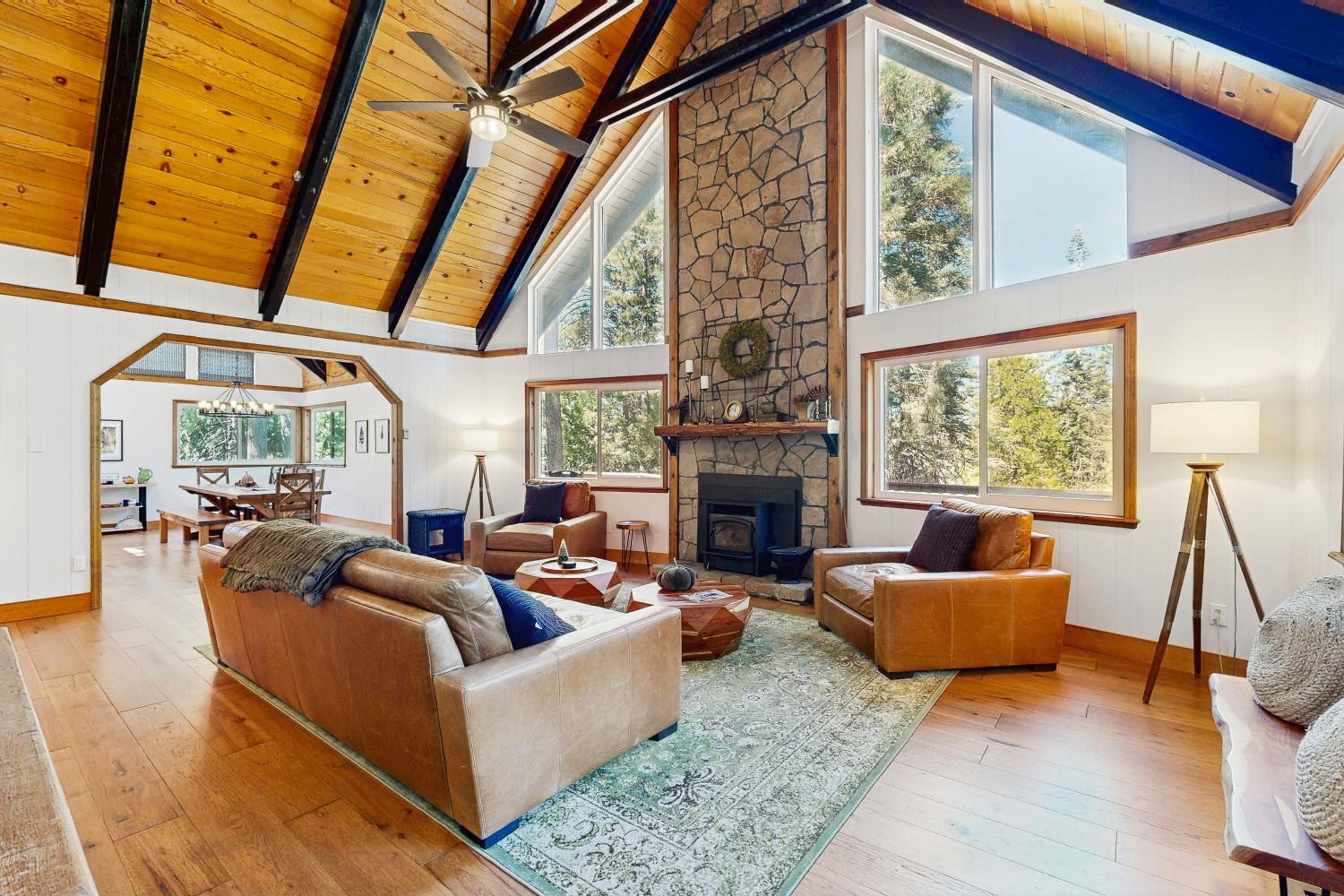 Hot Tub, Game Room and Home Gym Serene Arnold Gem