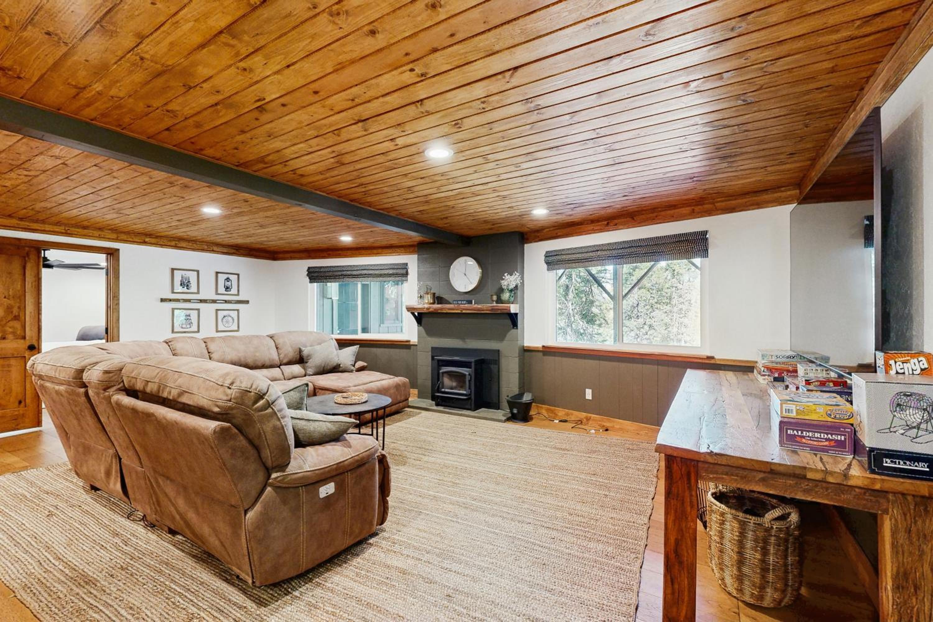 Hot Tub, Game Room and Home Gym Serene Arnold Gem