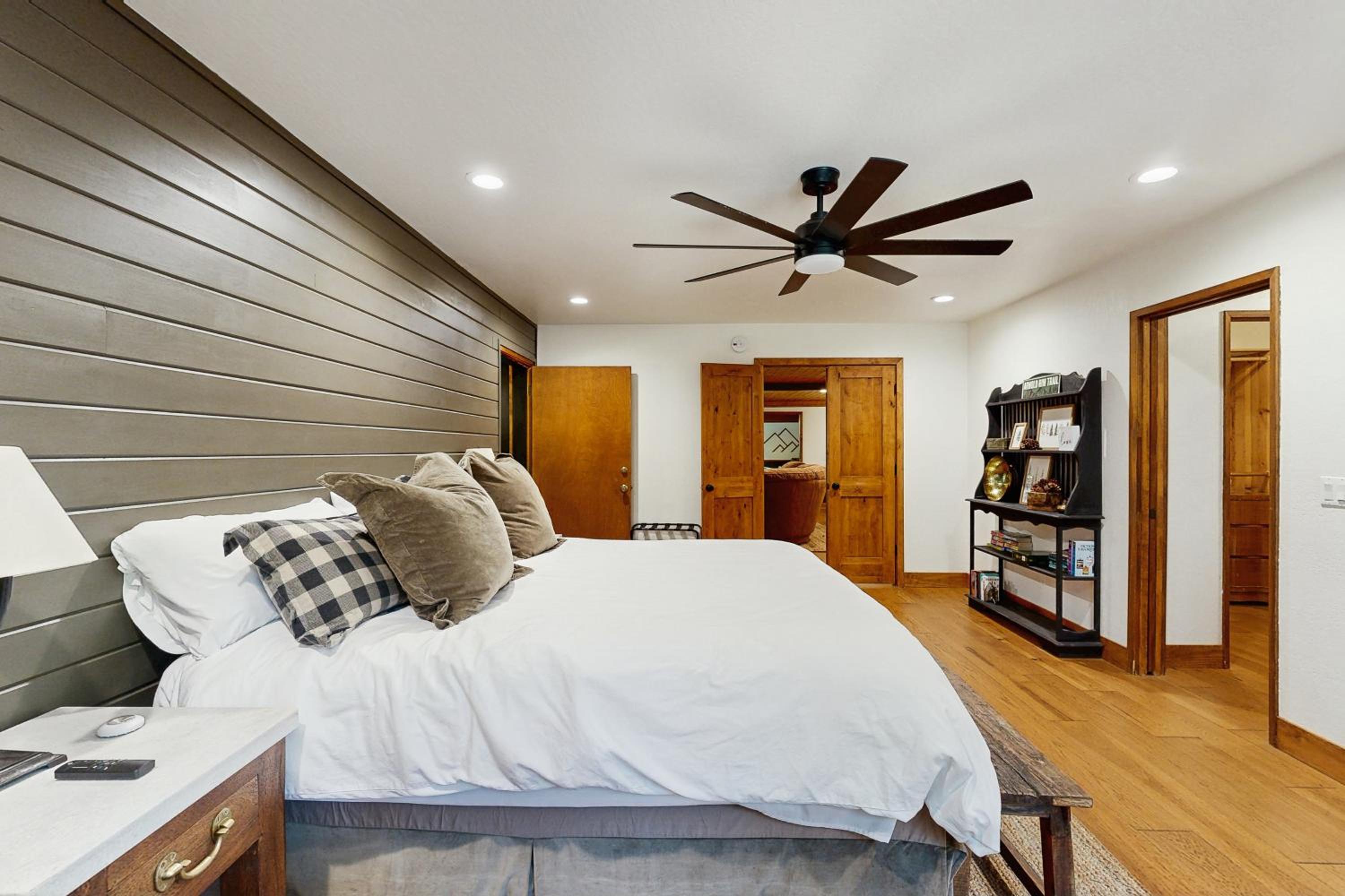 Hot Tub, Game Room and Home Gym Serene Arnold Gem