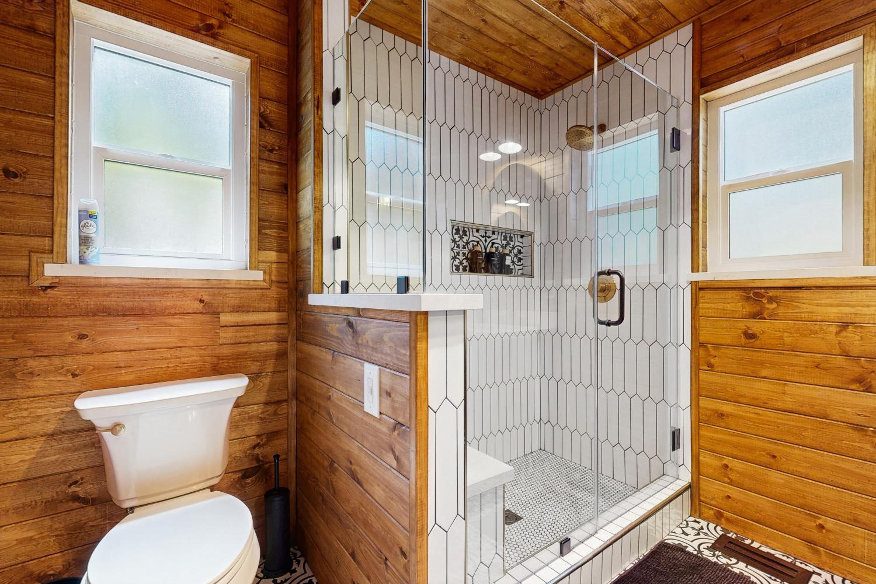 Hot Tub, Game Room and Home Gym Serene Arnold Gem