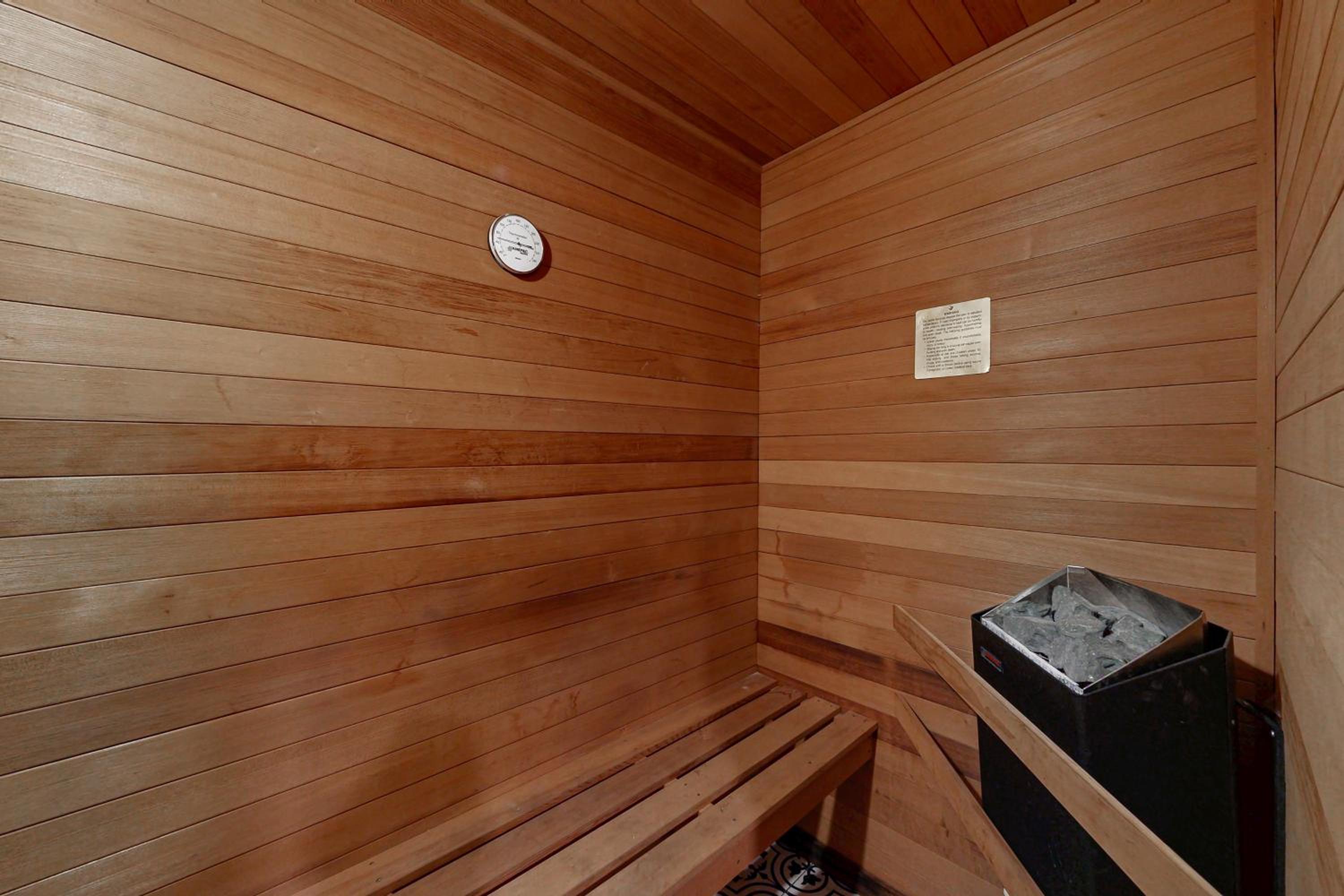 Hot Tub, Game Room and Home Gym Serene Arnold Gem