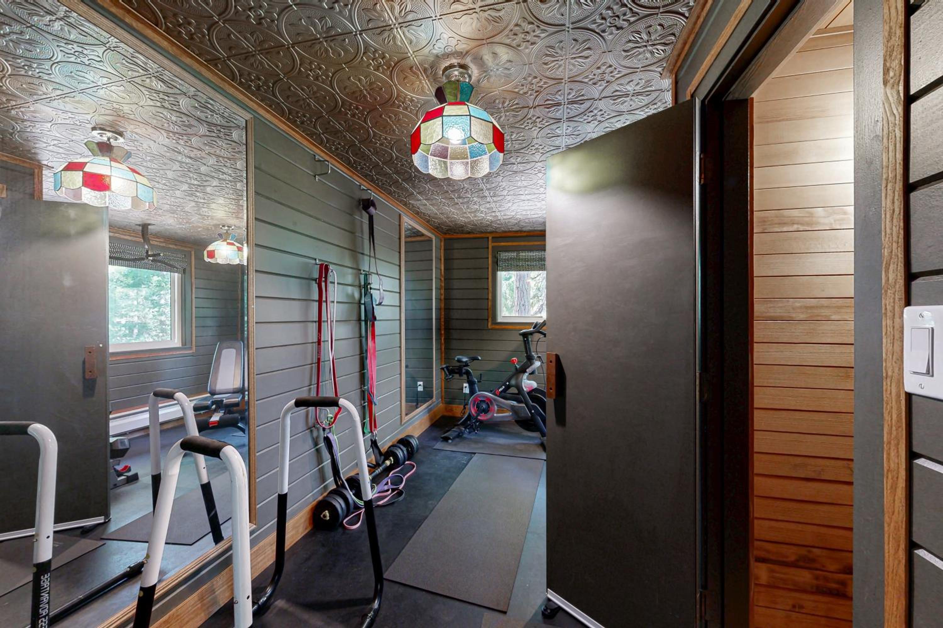 Hot Tub, Game Room and Home Gym Serene Arnold Gem