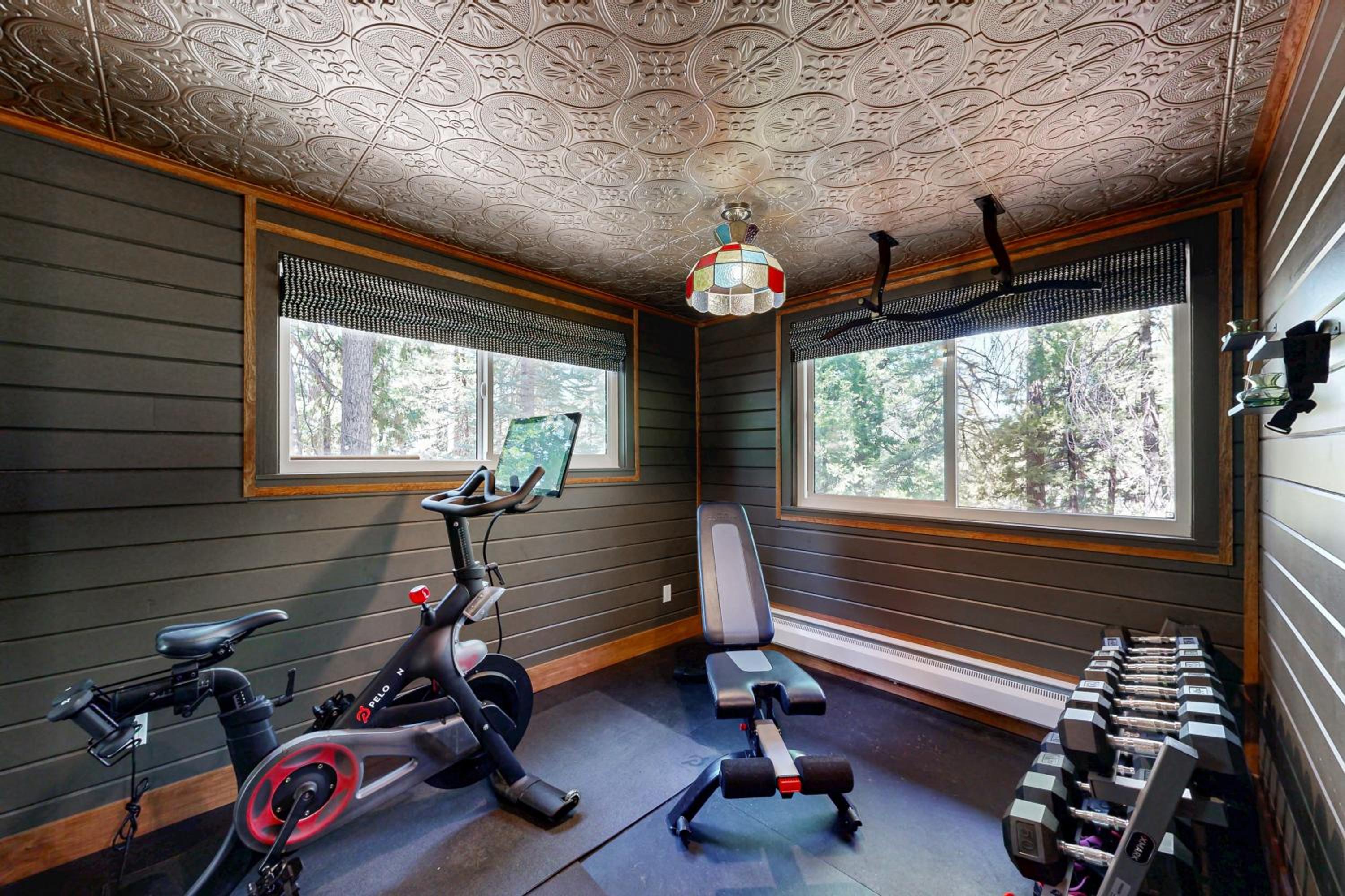 Hot Tub, Game Room and Home Gym Serene Arnold Gem