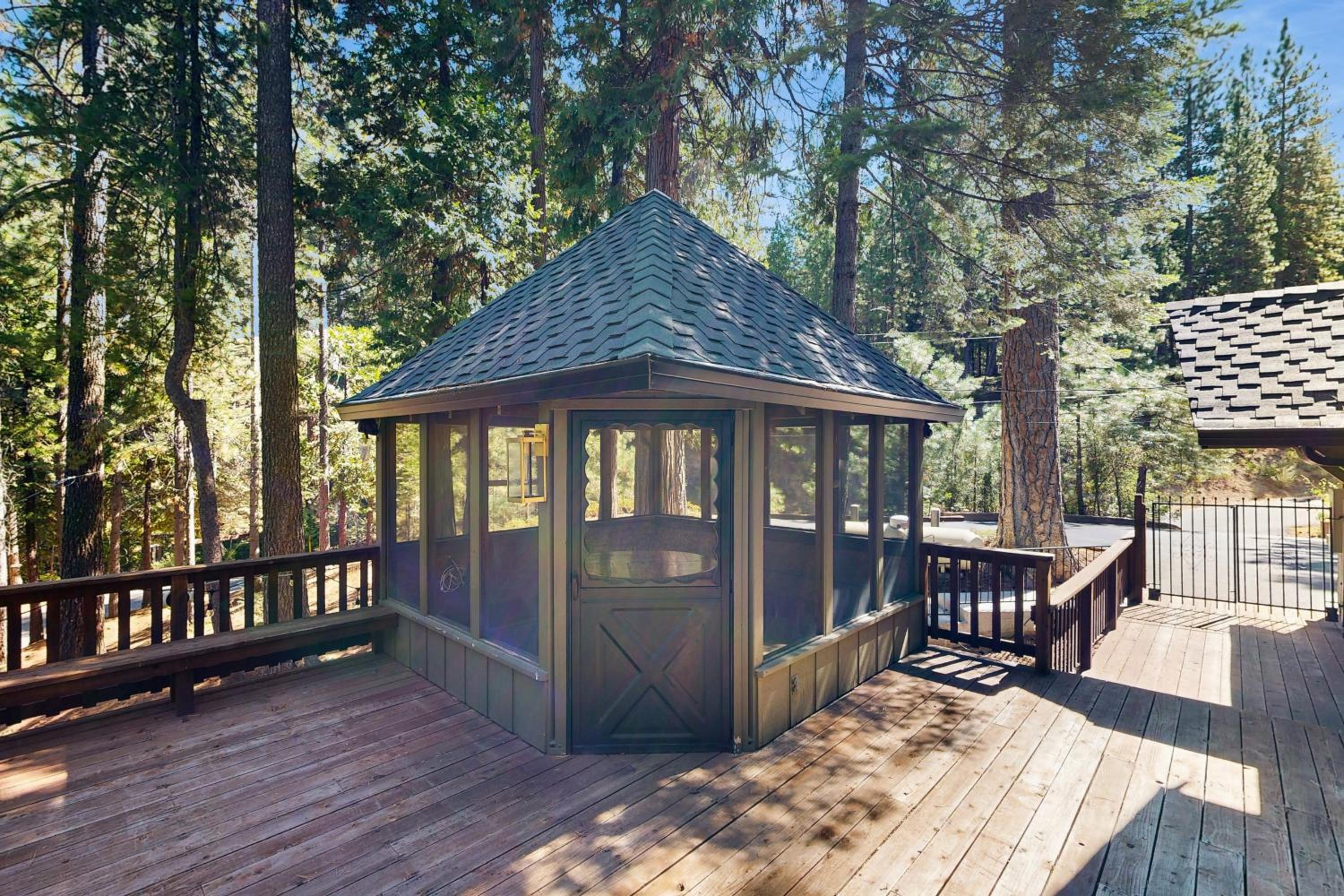 Hot Tub, Game Room and Home Gym Serene Arnold Gem