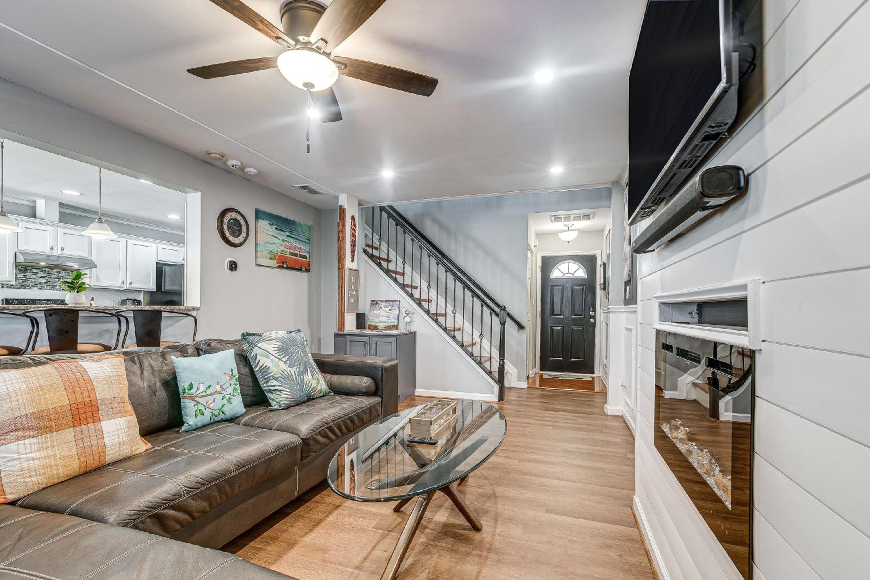 Centrally Located Raleigh Townhome with Pool Access