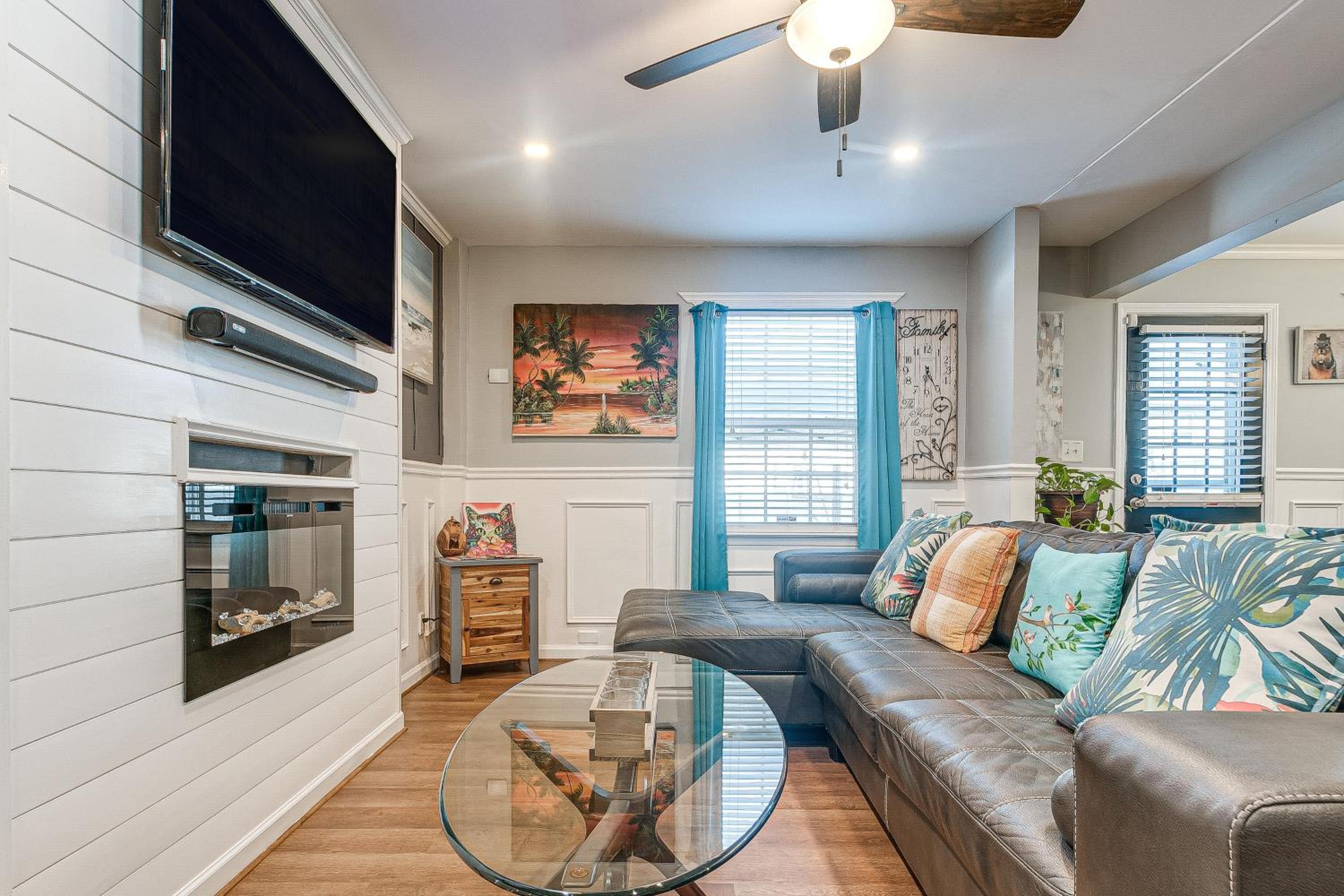 Centrally Located Raleigh Townhome with Pool Access