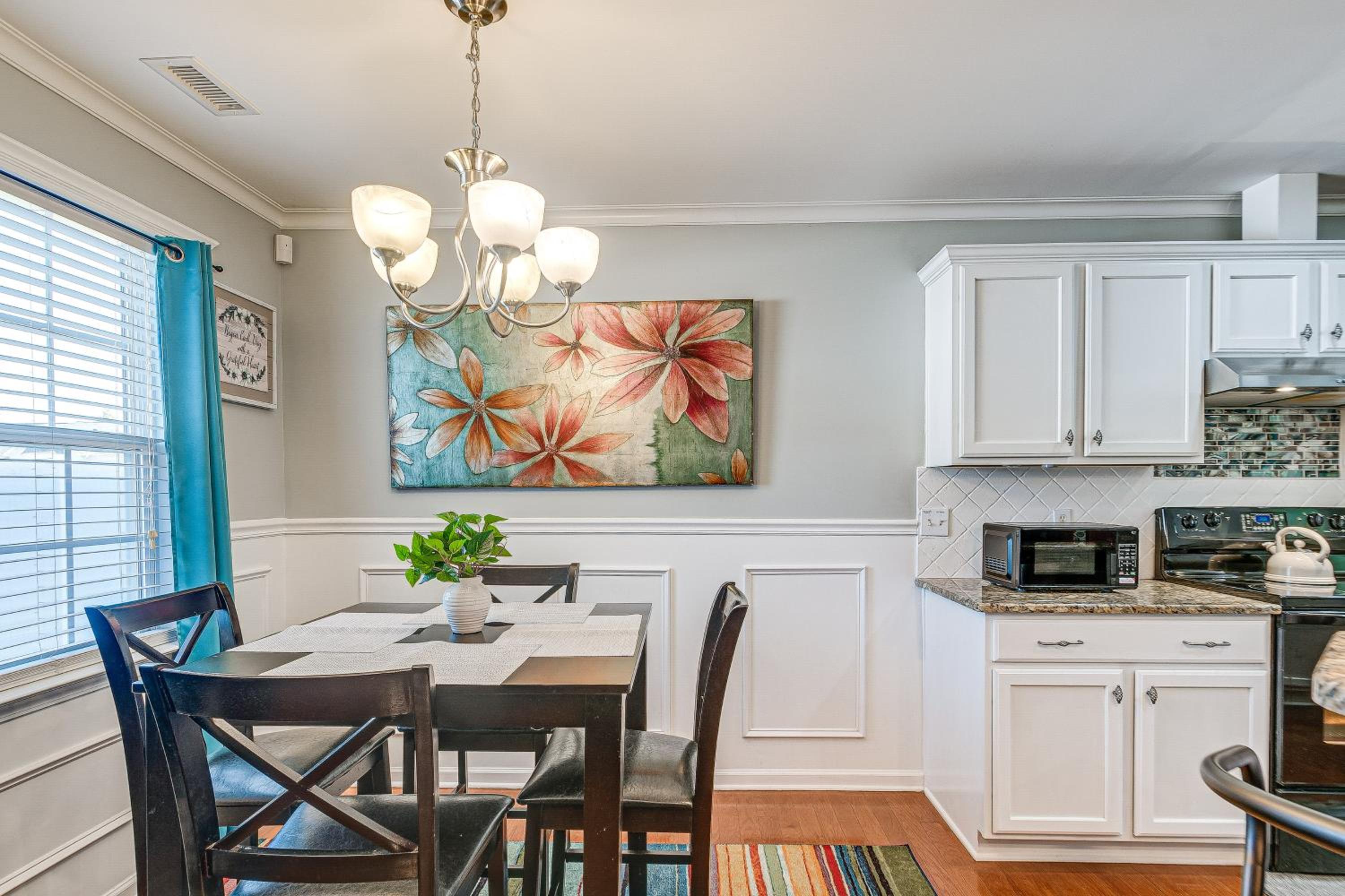 Centrally Located Raleigh Townhome with Pool Access