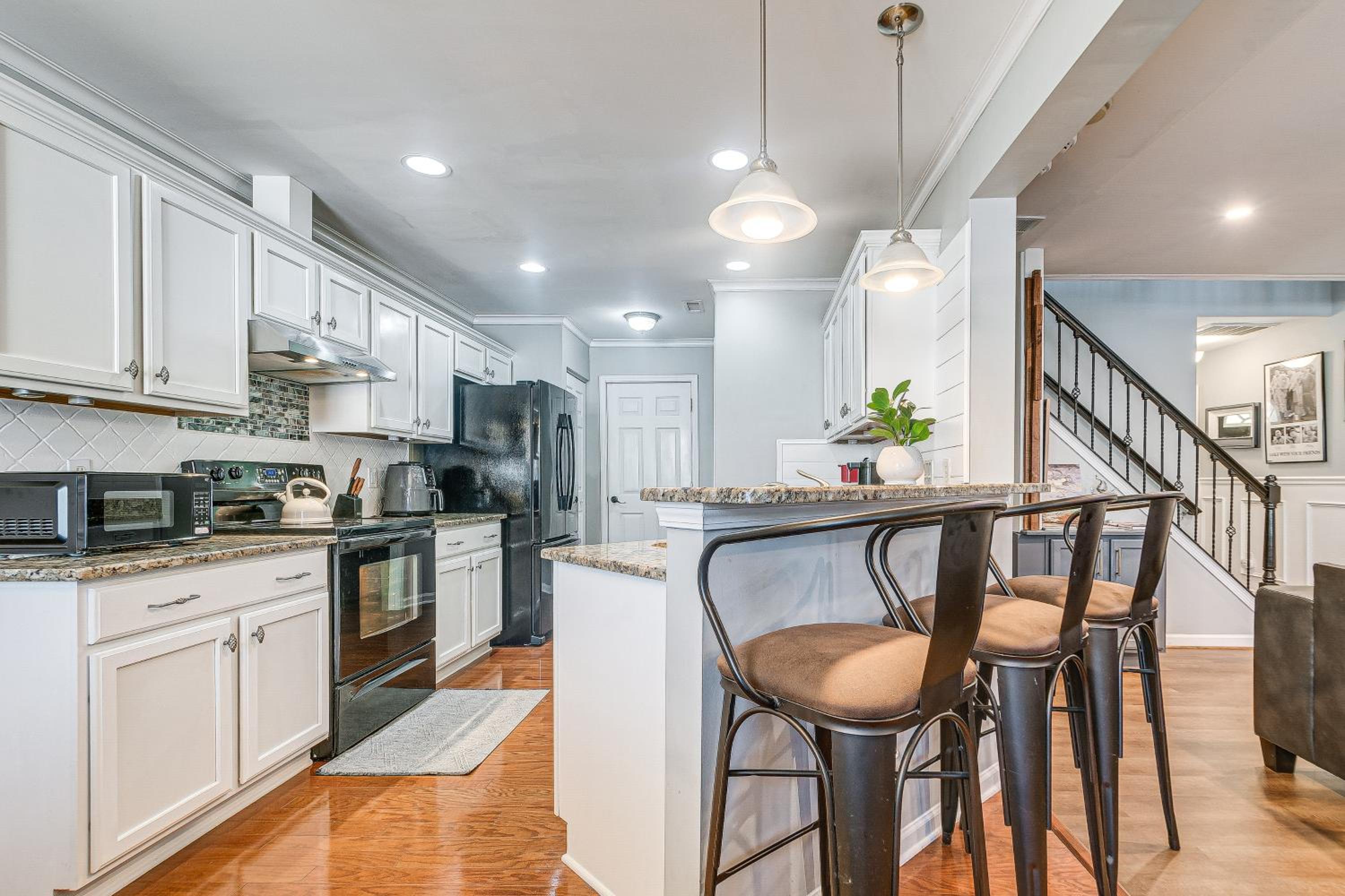 Centrally Located Raleigh Townhome with Pool Access