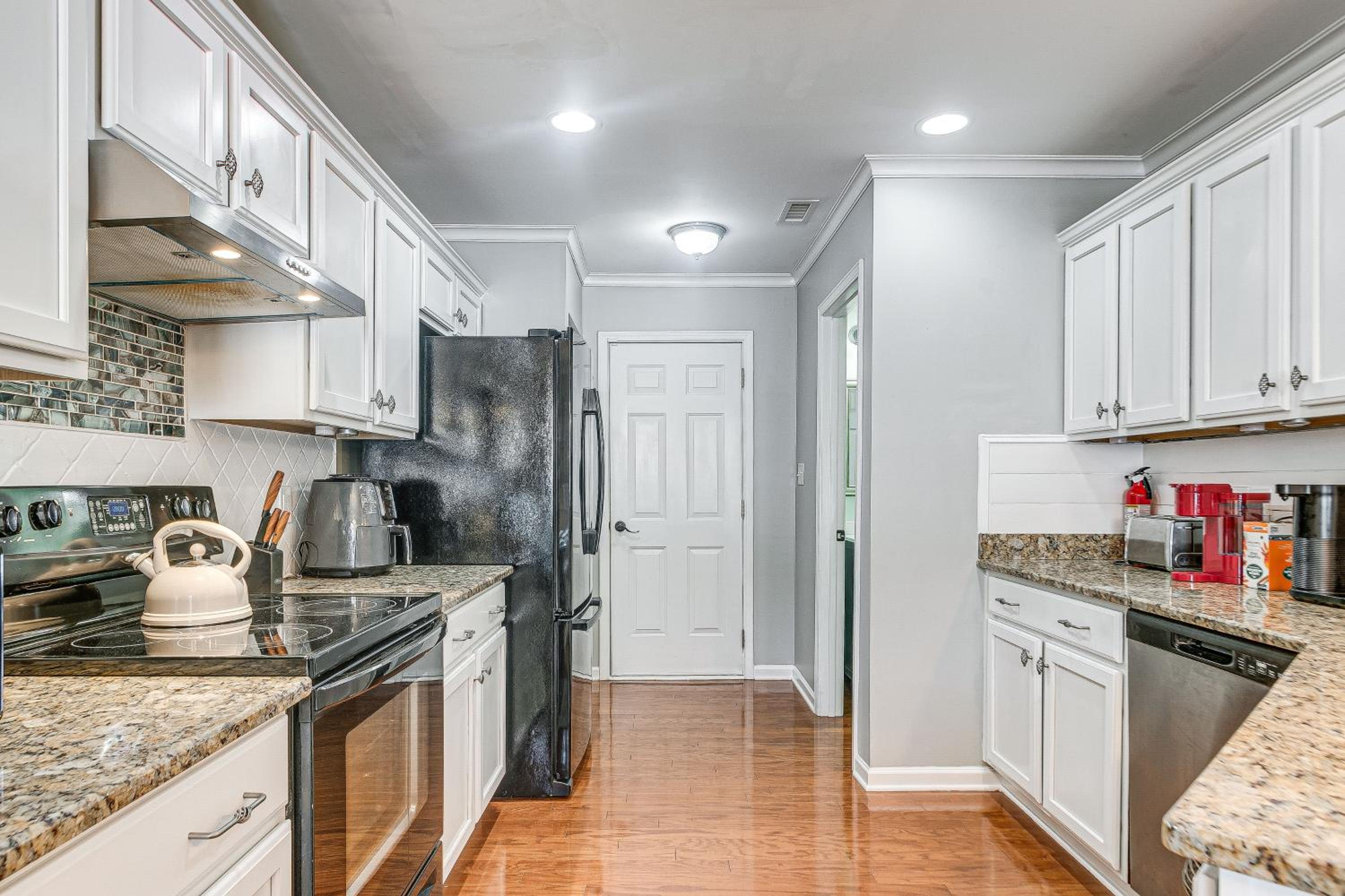 Centrally Located Raleigh Townhome with Pool Access