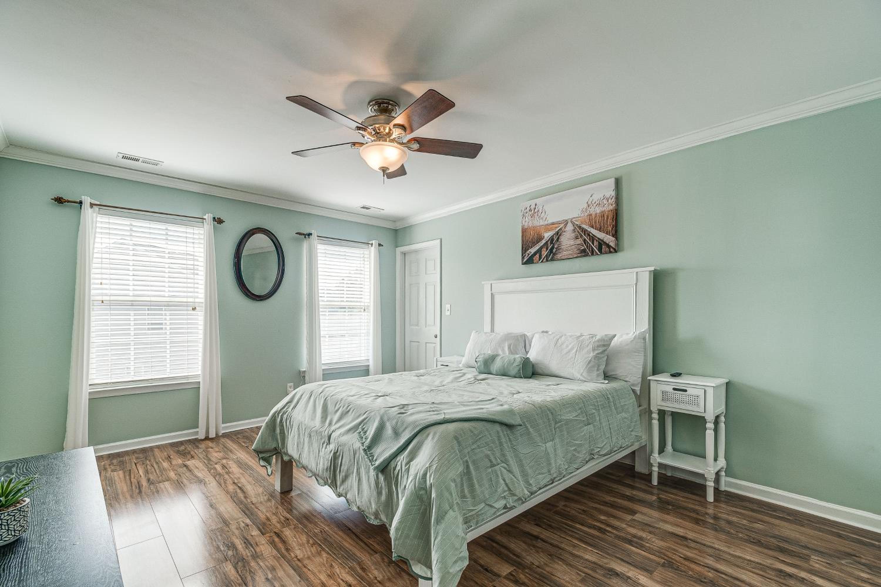 Centrally Located Raleigh Townhome with Pool Access