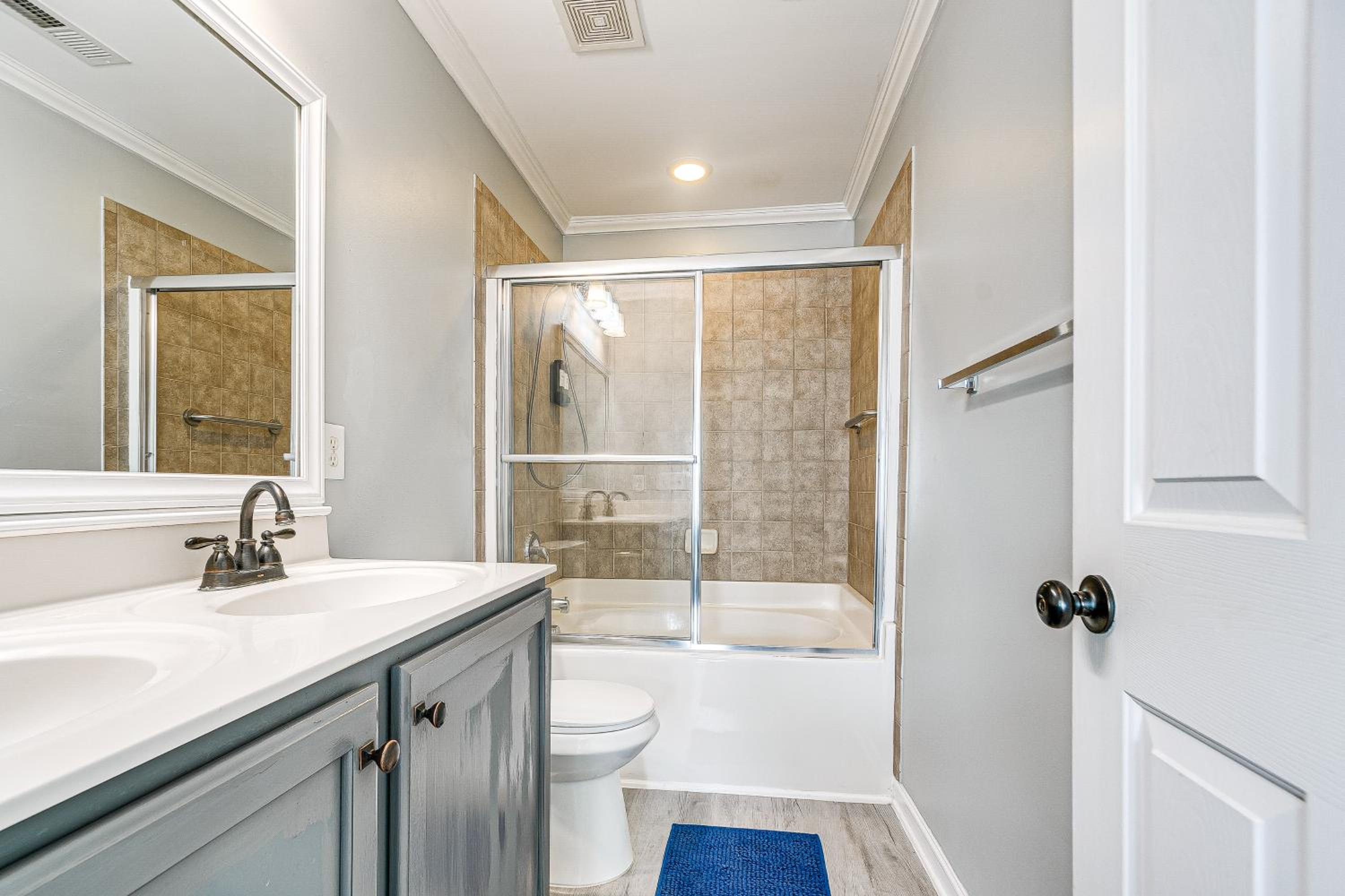 Centrally Located Raleigh Townhome with Pool Access