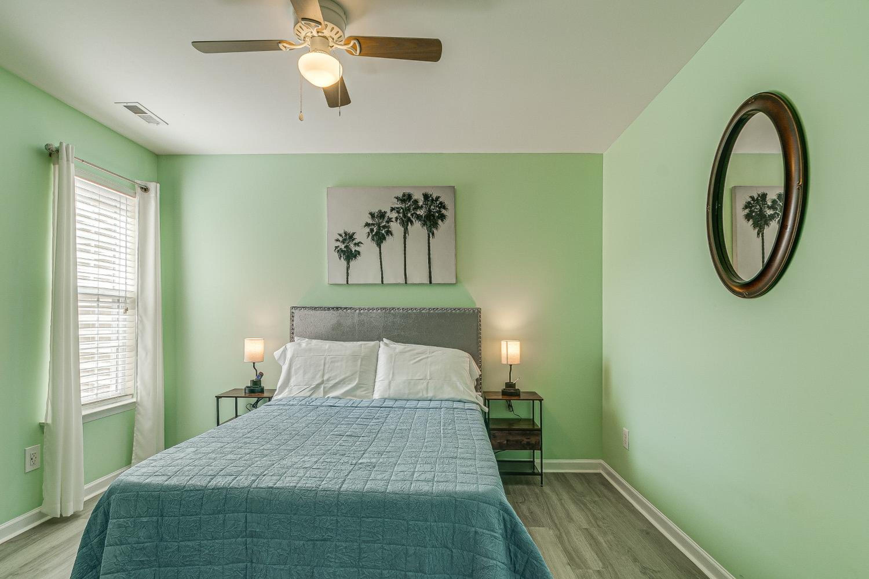 Centrally Located Raleigh Townhome with Pool Access