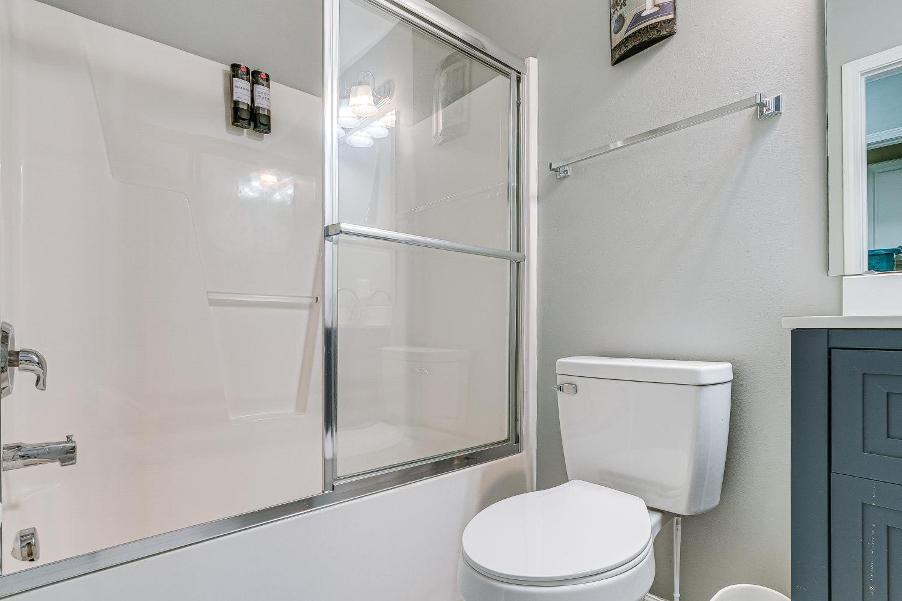 Centrally Located Raleigh Townhome with Pool Access