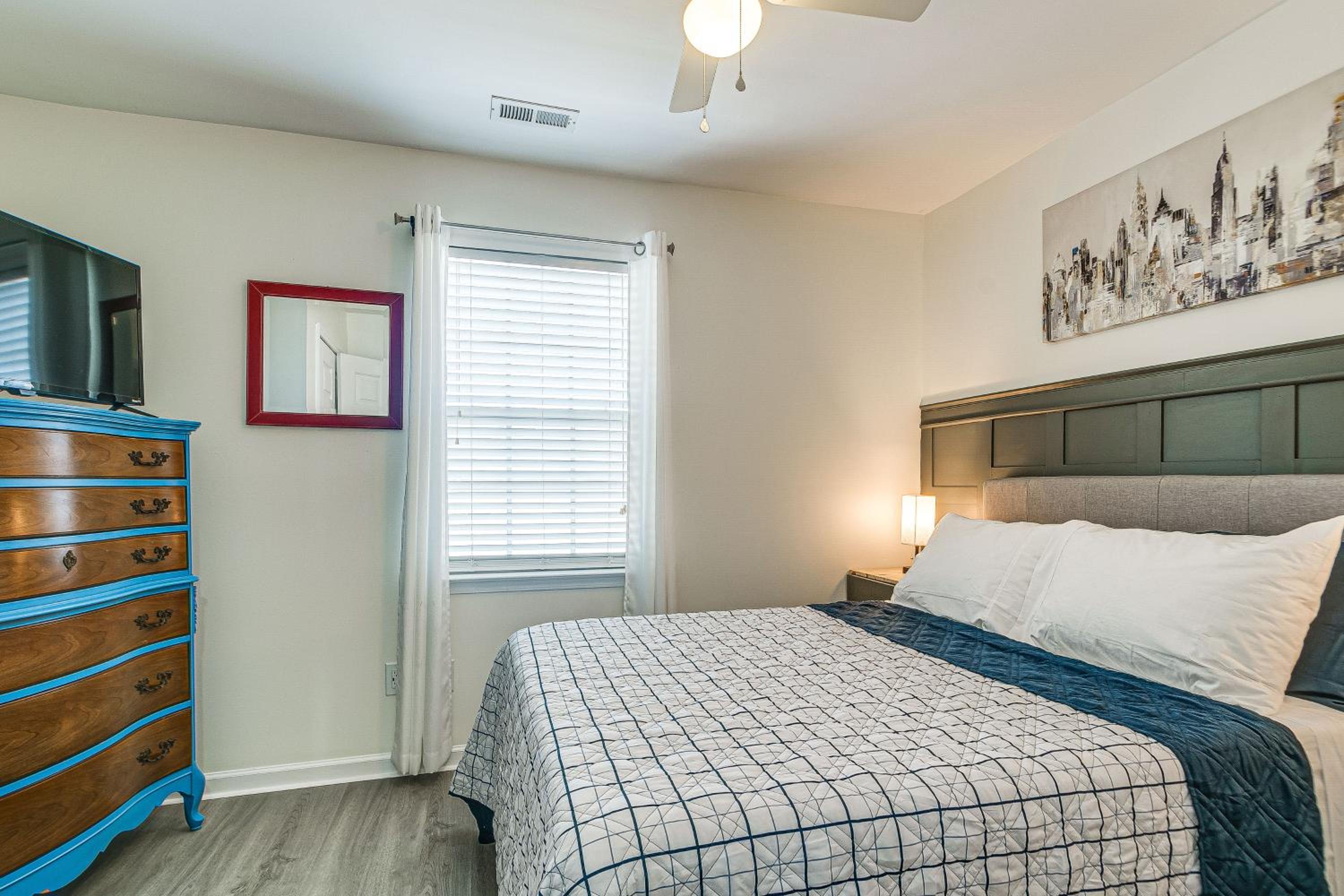 Centrally Located Raleigh Townhome with Pool Access