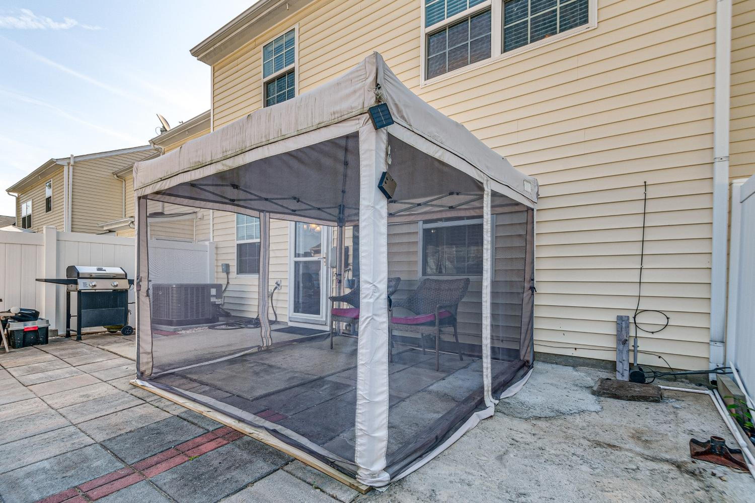 Centrally Located Raleigh Townhome with Pool Access