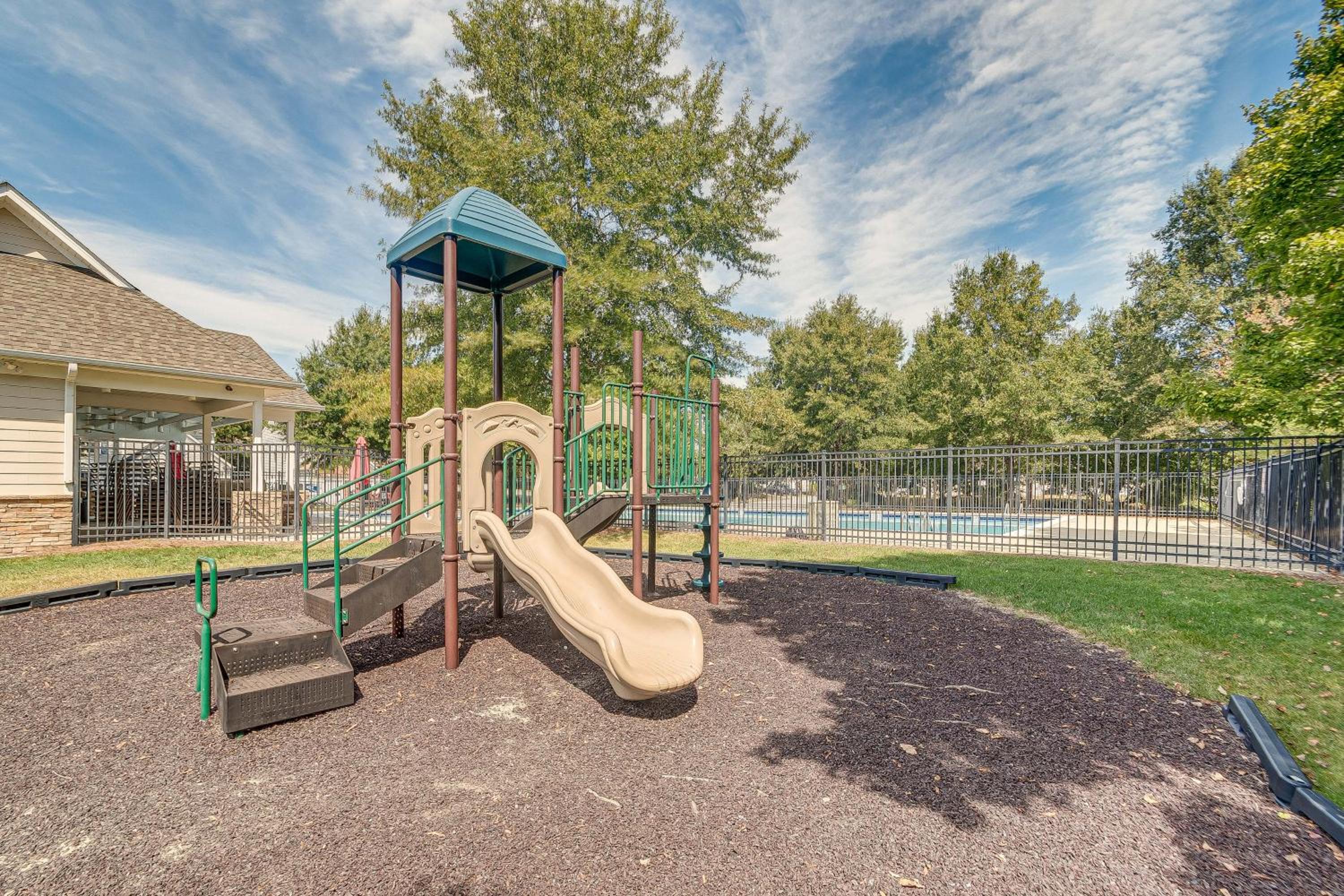 Centrally Located Raleigh Townhome with Pool Access