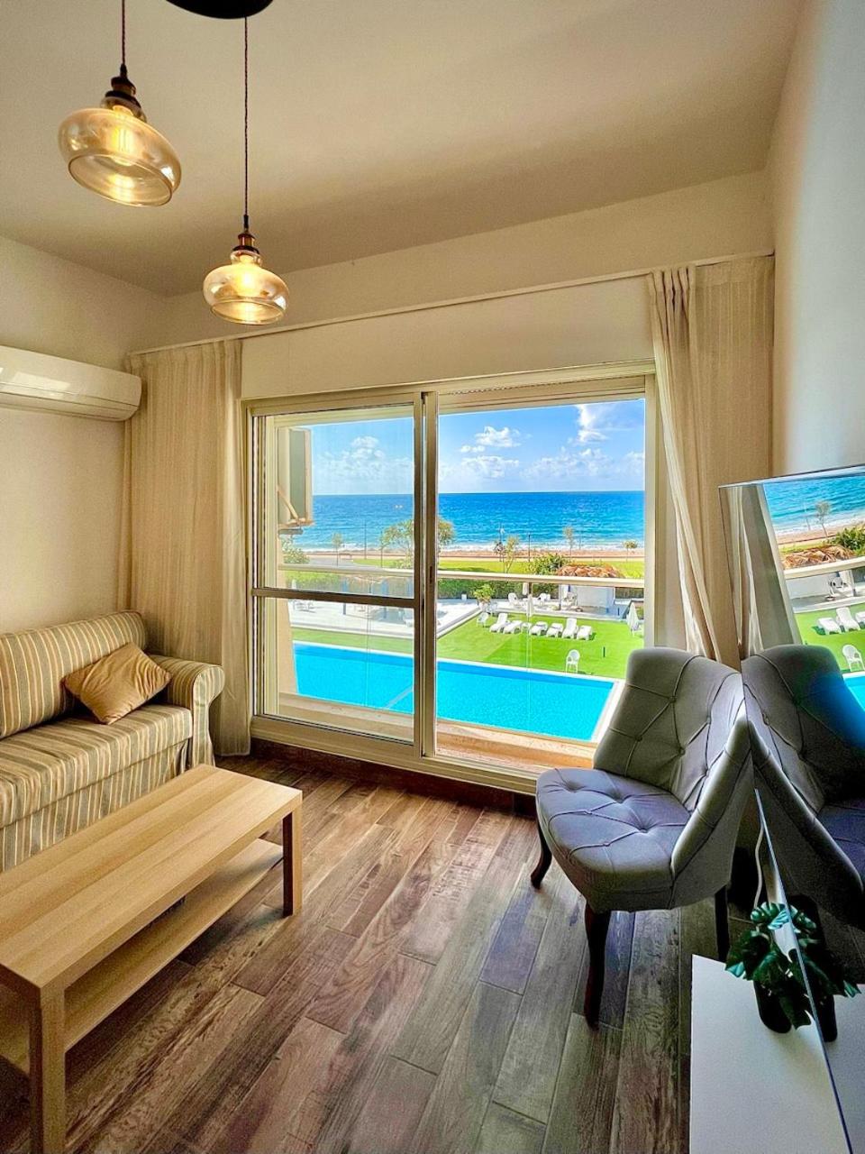 GW212 Gugel Waves Amazing Seaview Pool Apartments