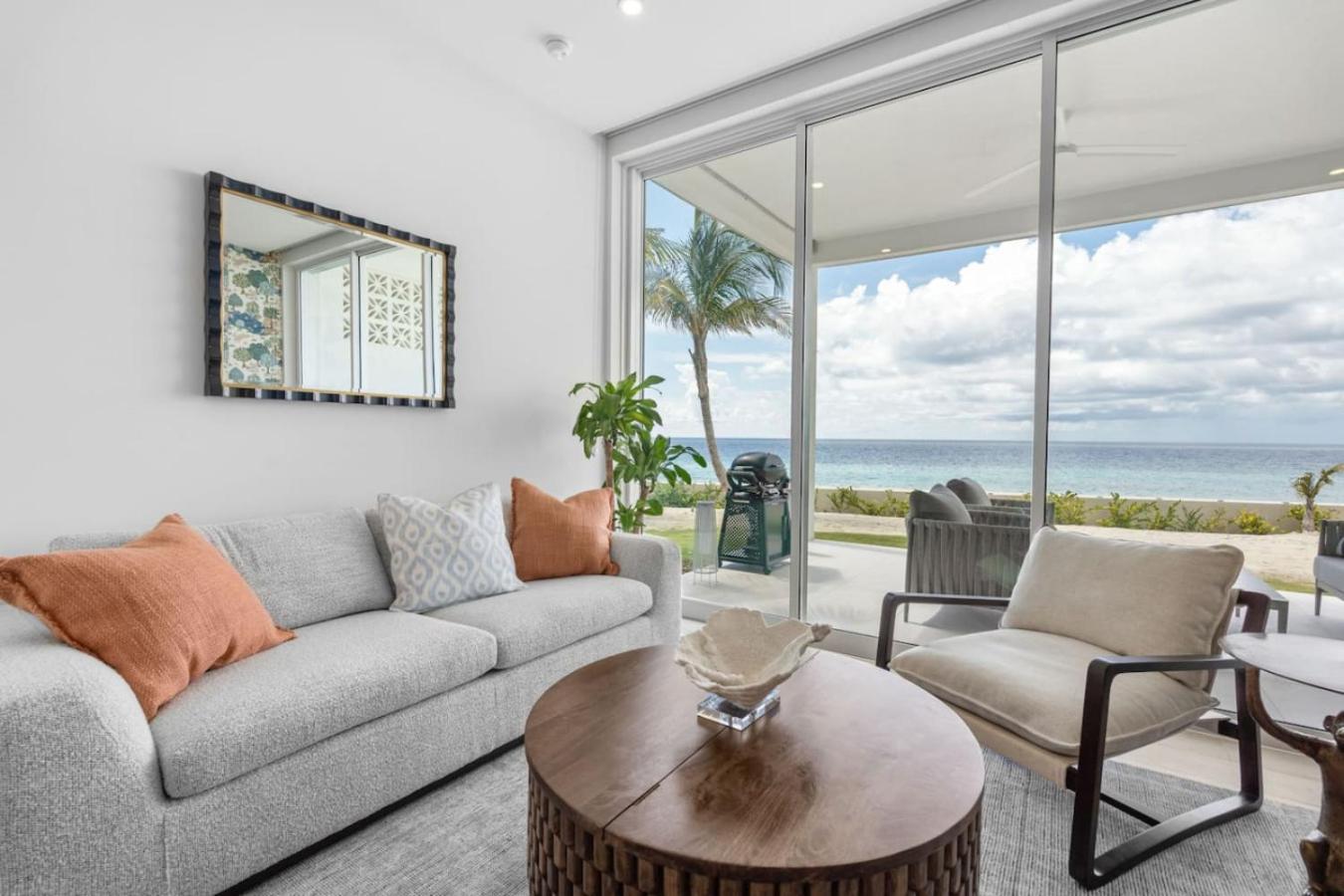 Oceanfront Sunset Patio w/ BBQ + Pool, Gym & Spa