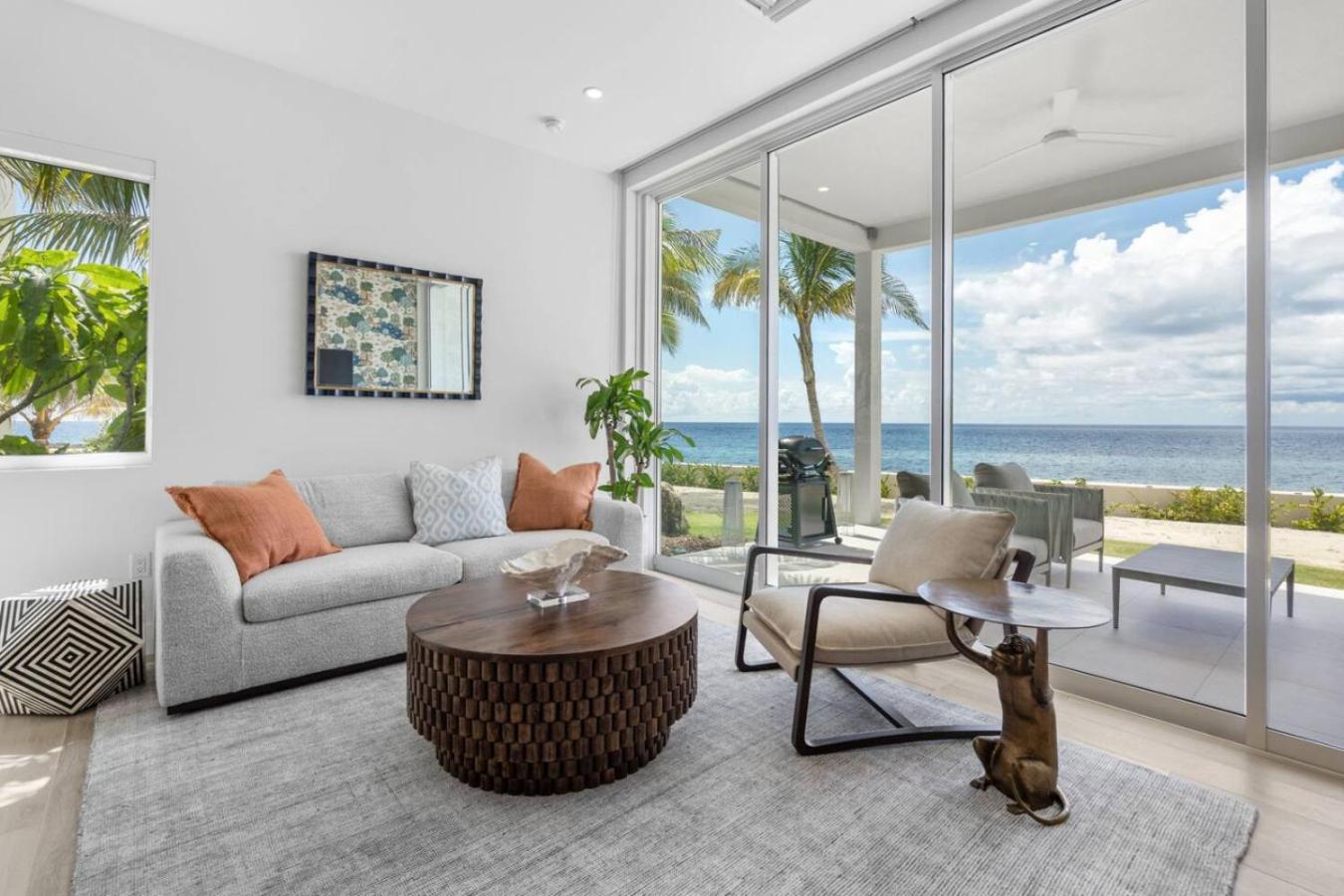 Oceanfront Sunset Patio w/ BBQ + Pool, Gym & Spa